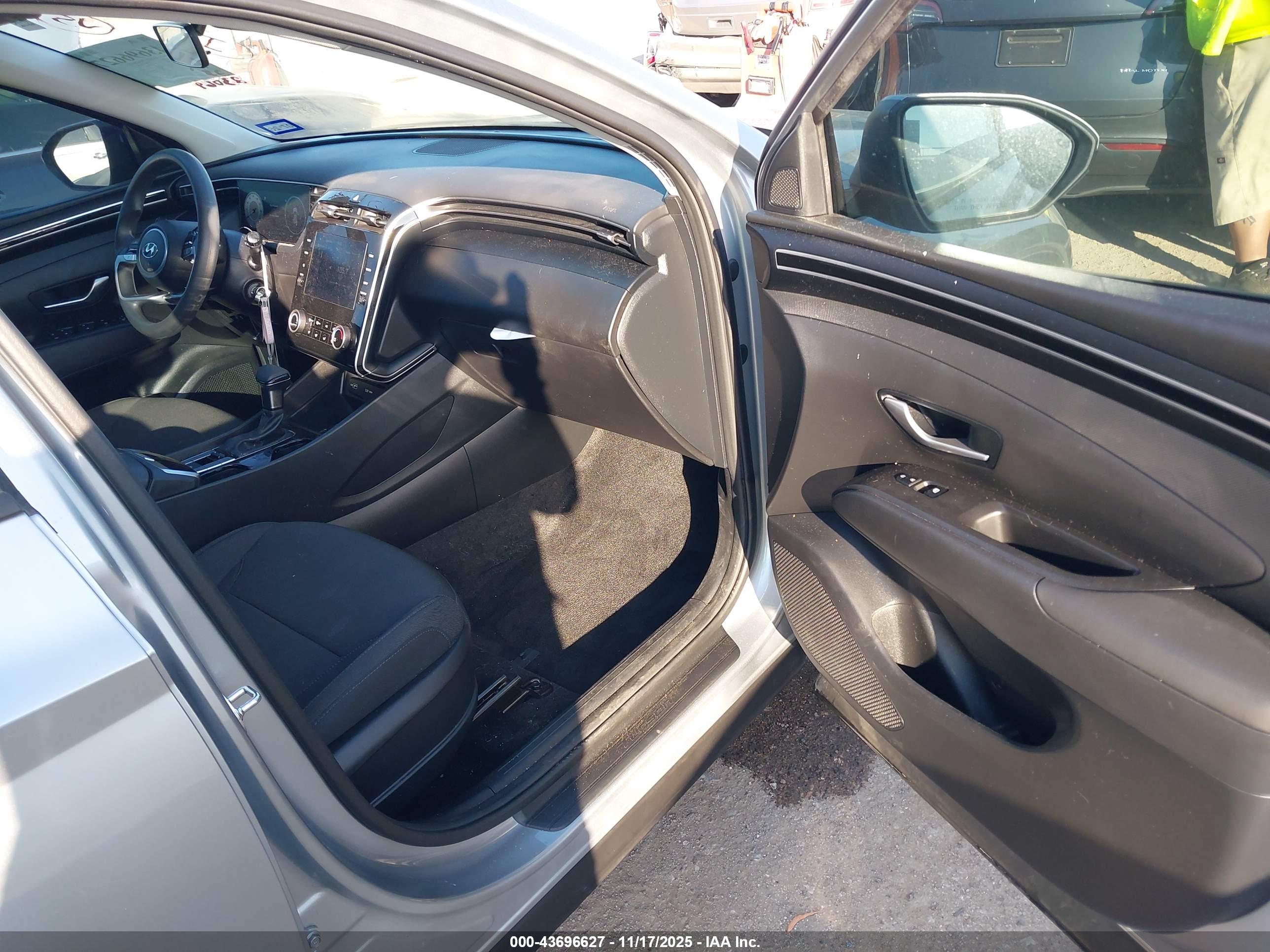 HYUNDAI TUCSON image 5