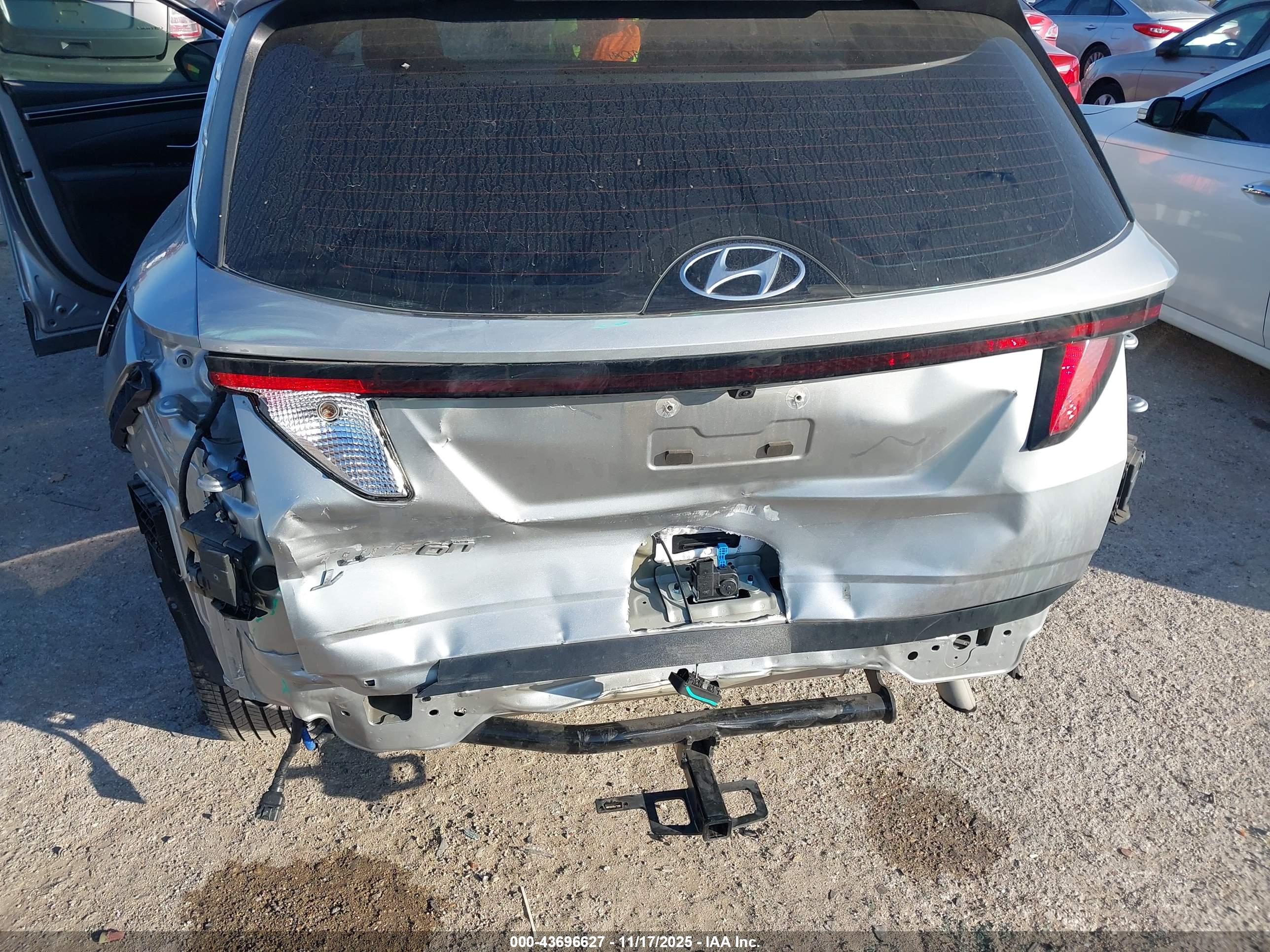 HYUNDAI TUCSON image 6