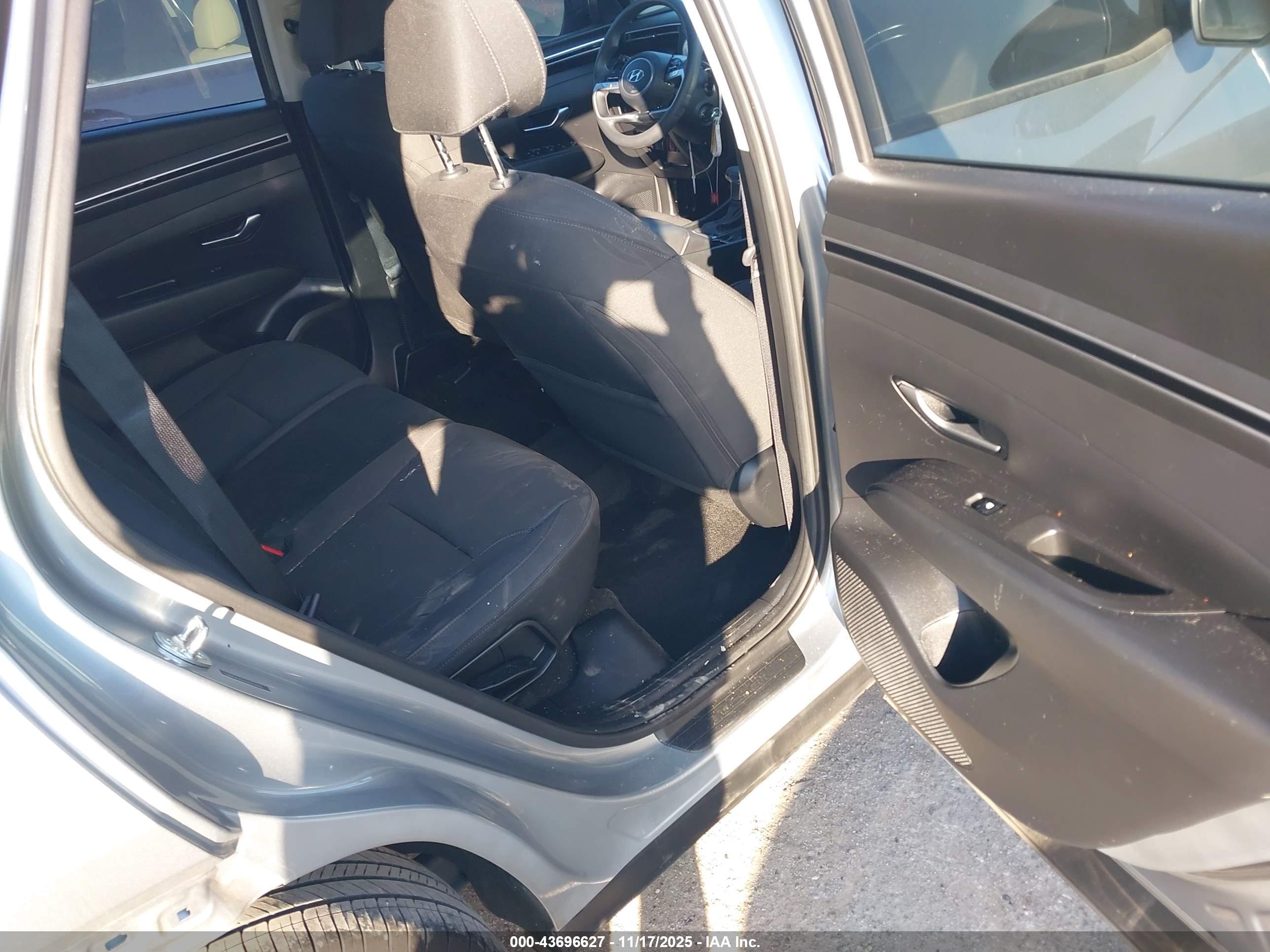 HYUNDAI TUCSON image 8