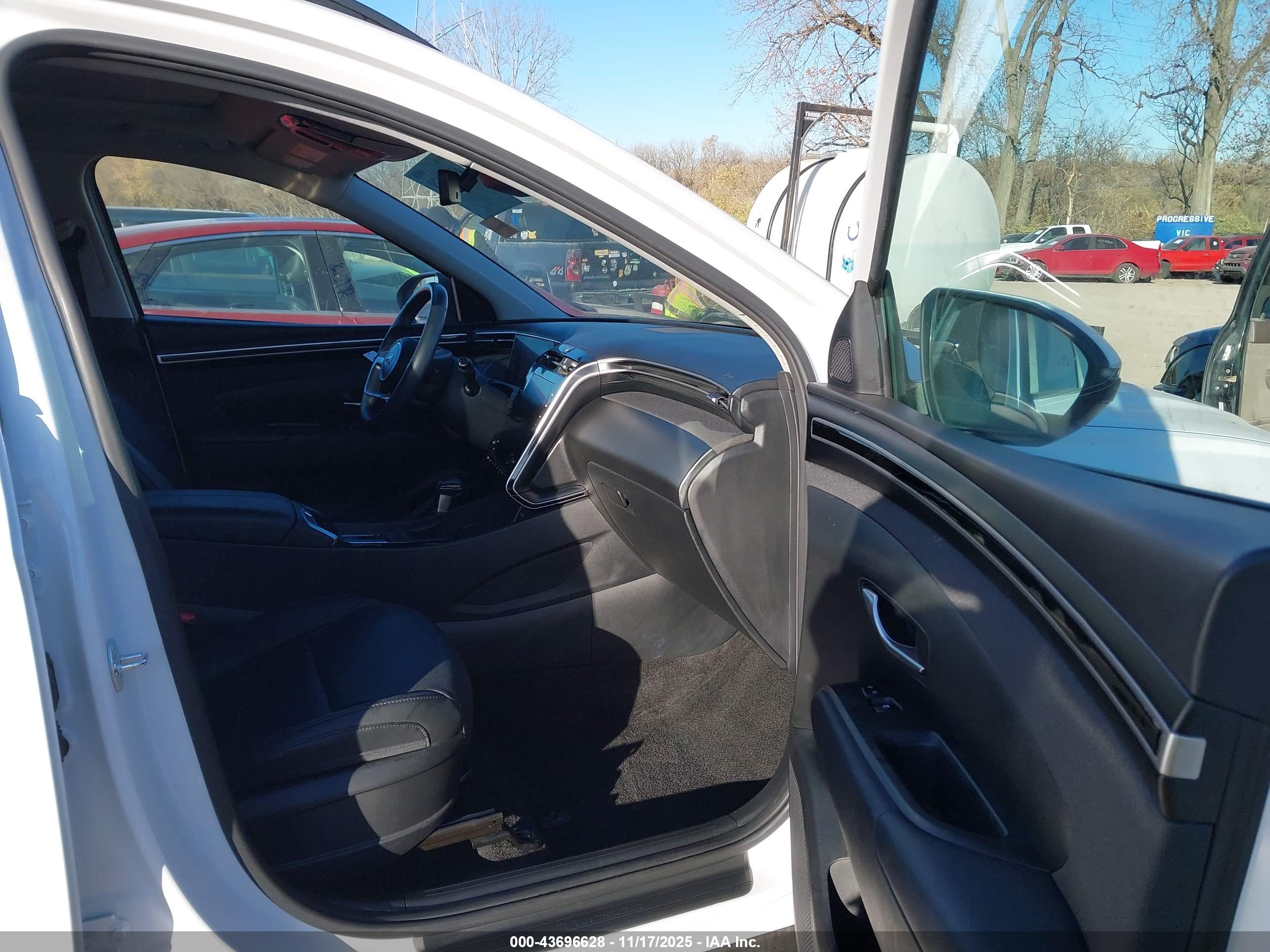 HYUNDAI TUCSON image 5