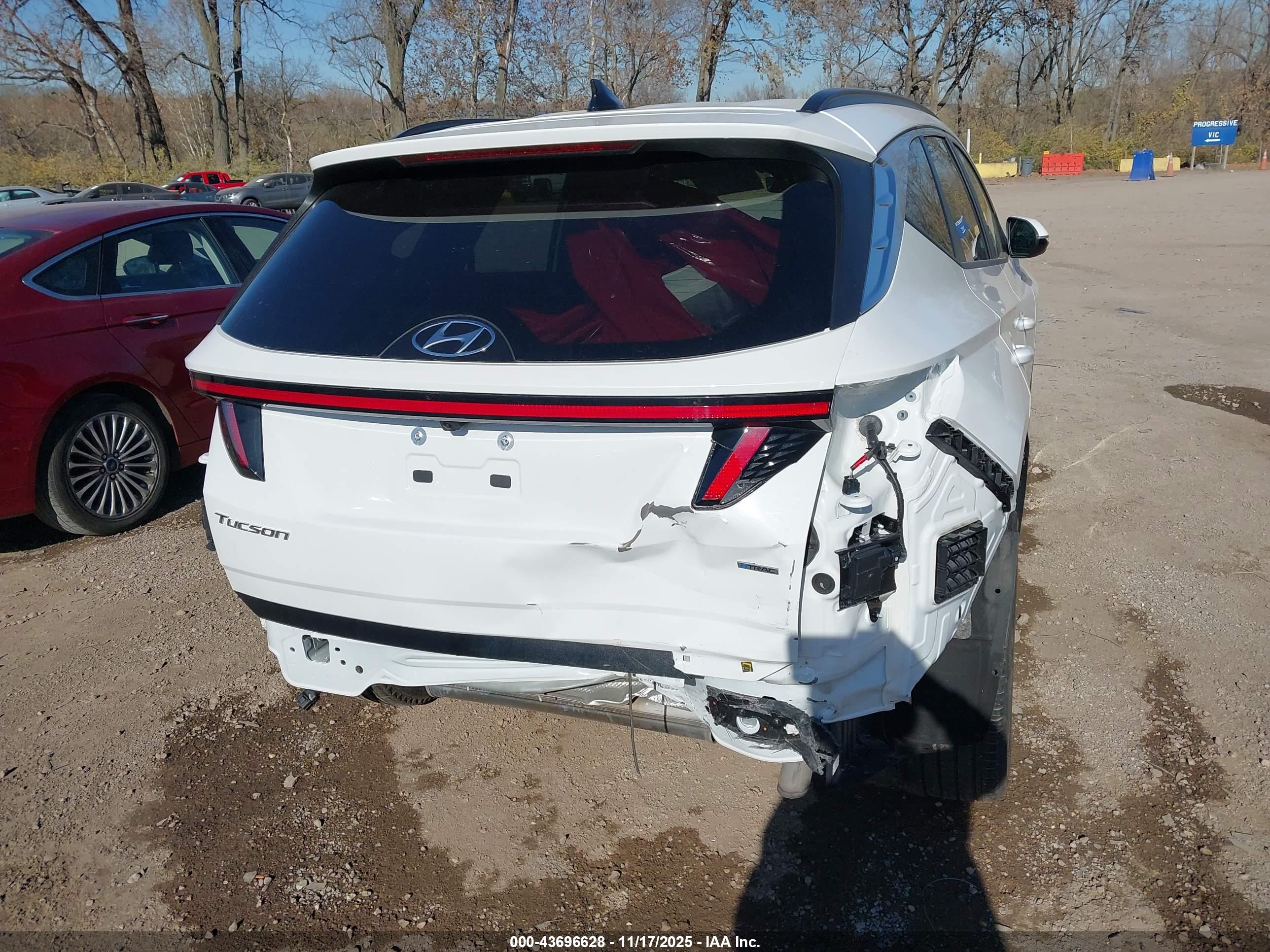 HYUNDAI TUCSON image 6