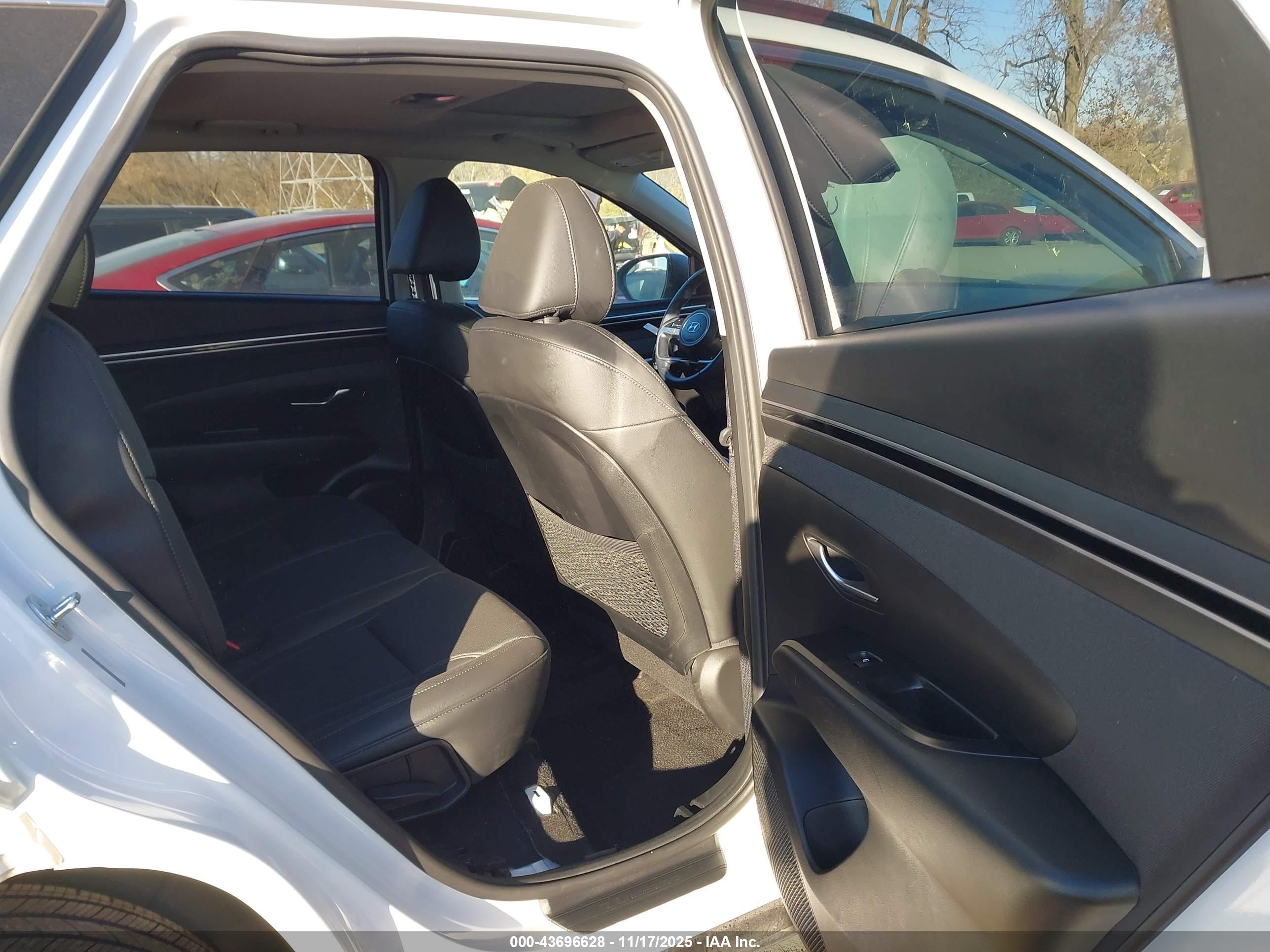 HYUNDAI TUCSON image 8