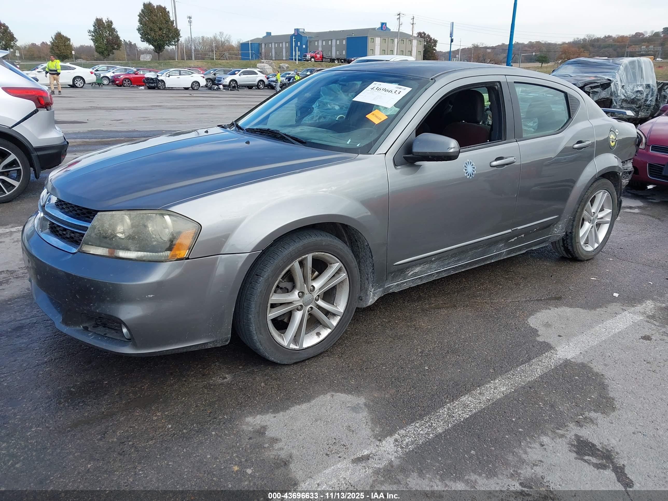 DODGE AVENGER image 2