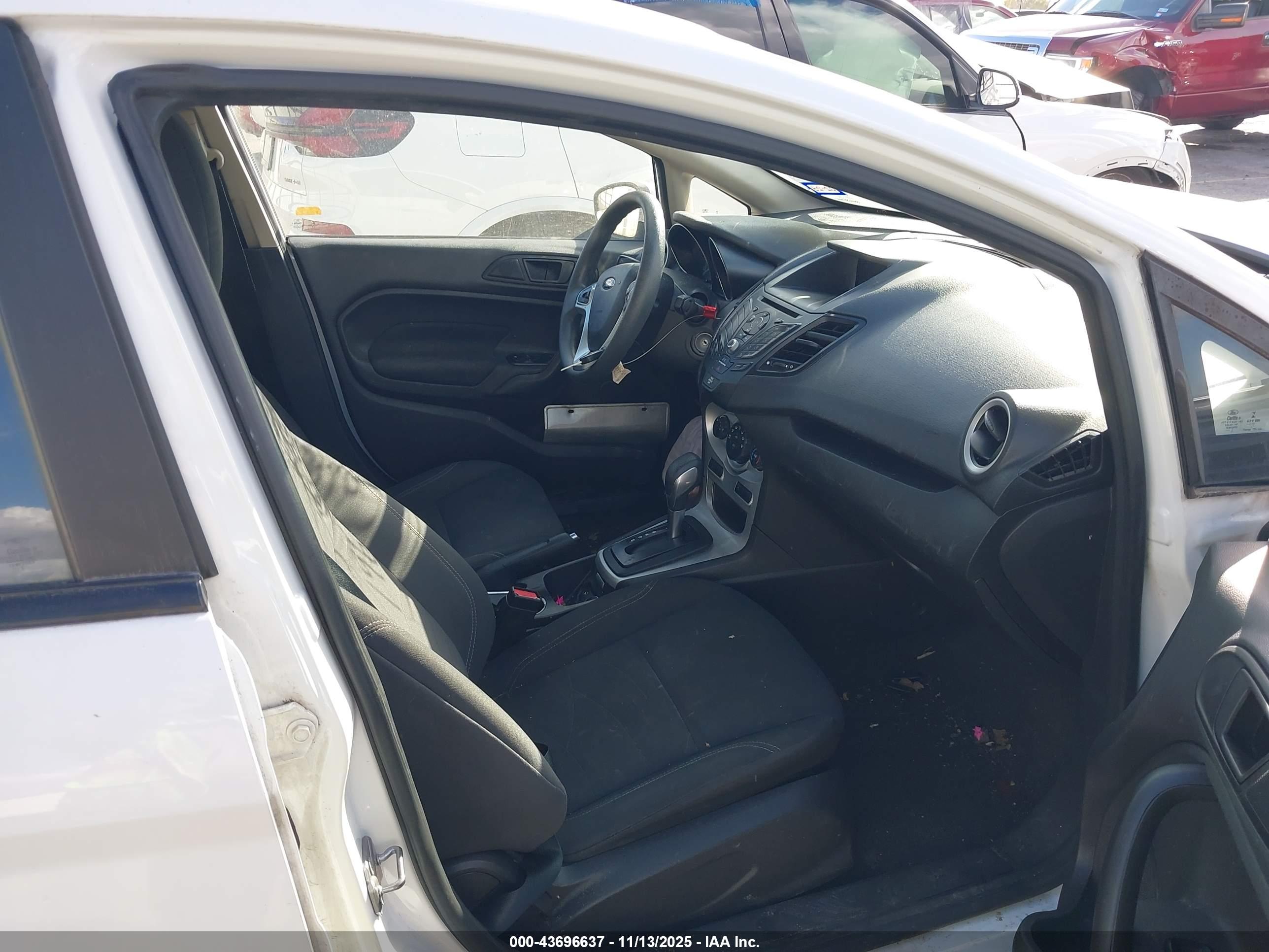 FORD FIESTA image 5