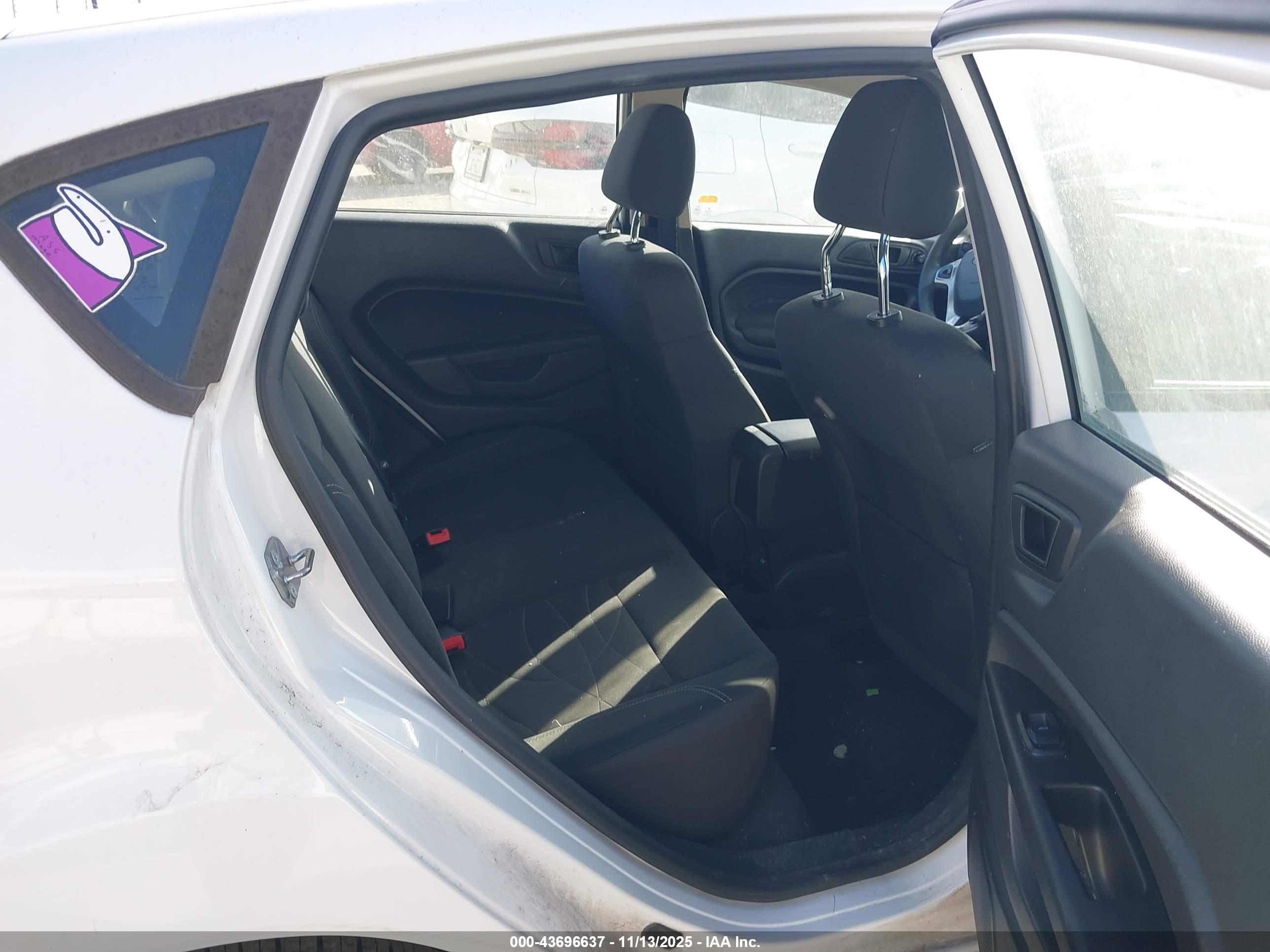 FORD FIESTA image 8