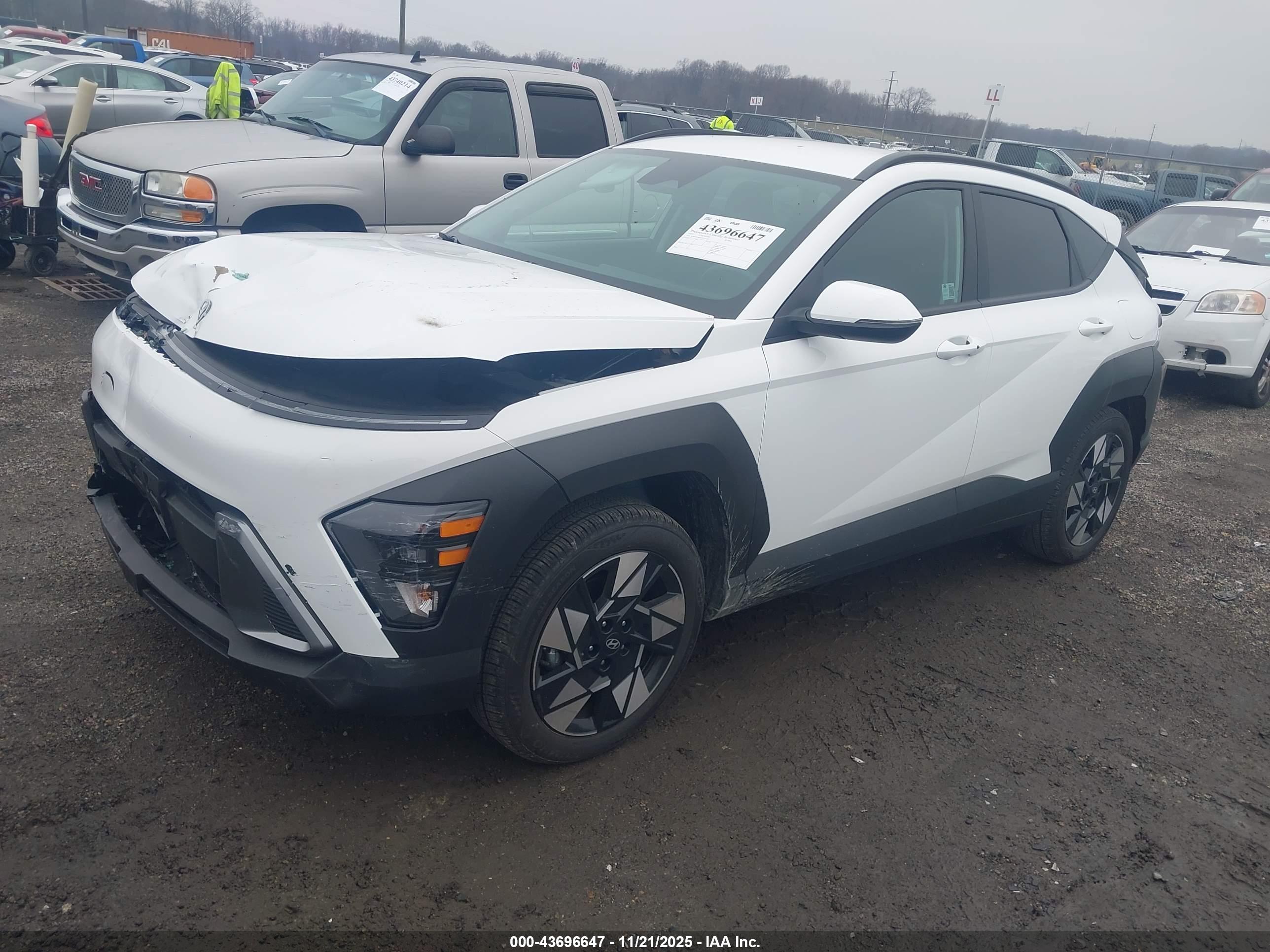 HYUNDAI KONA image 2