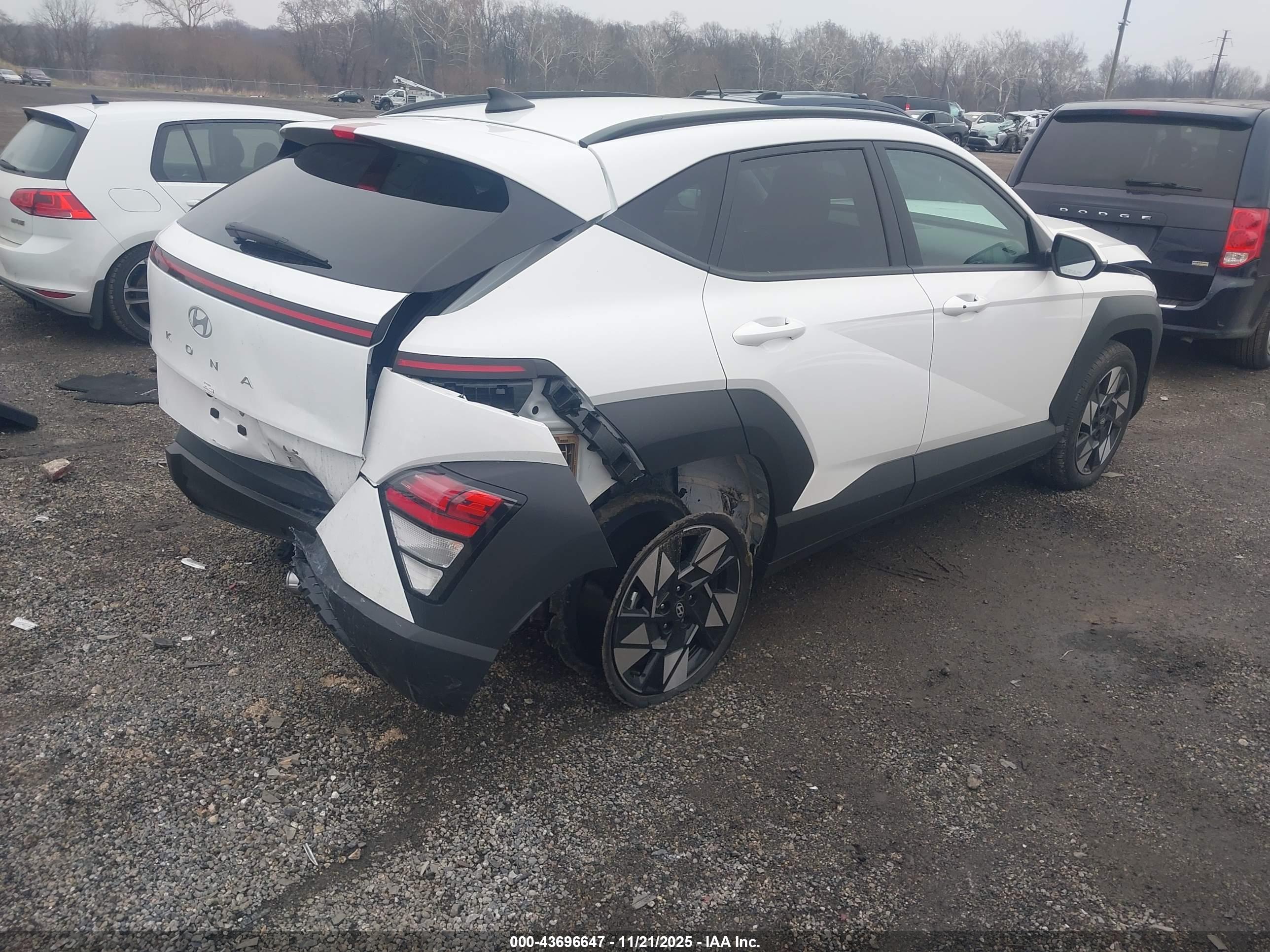 HYUNDAI KONA image 4