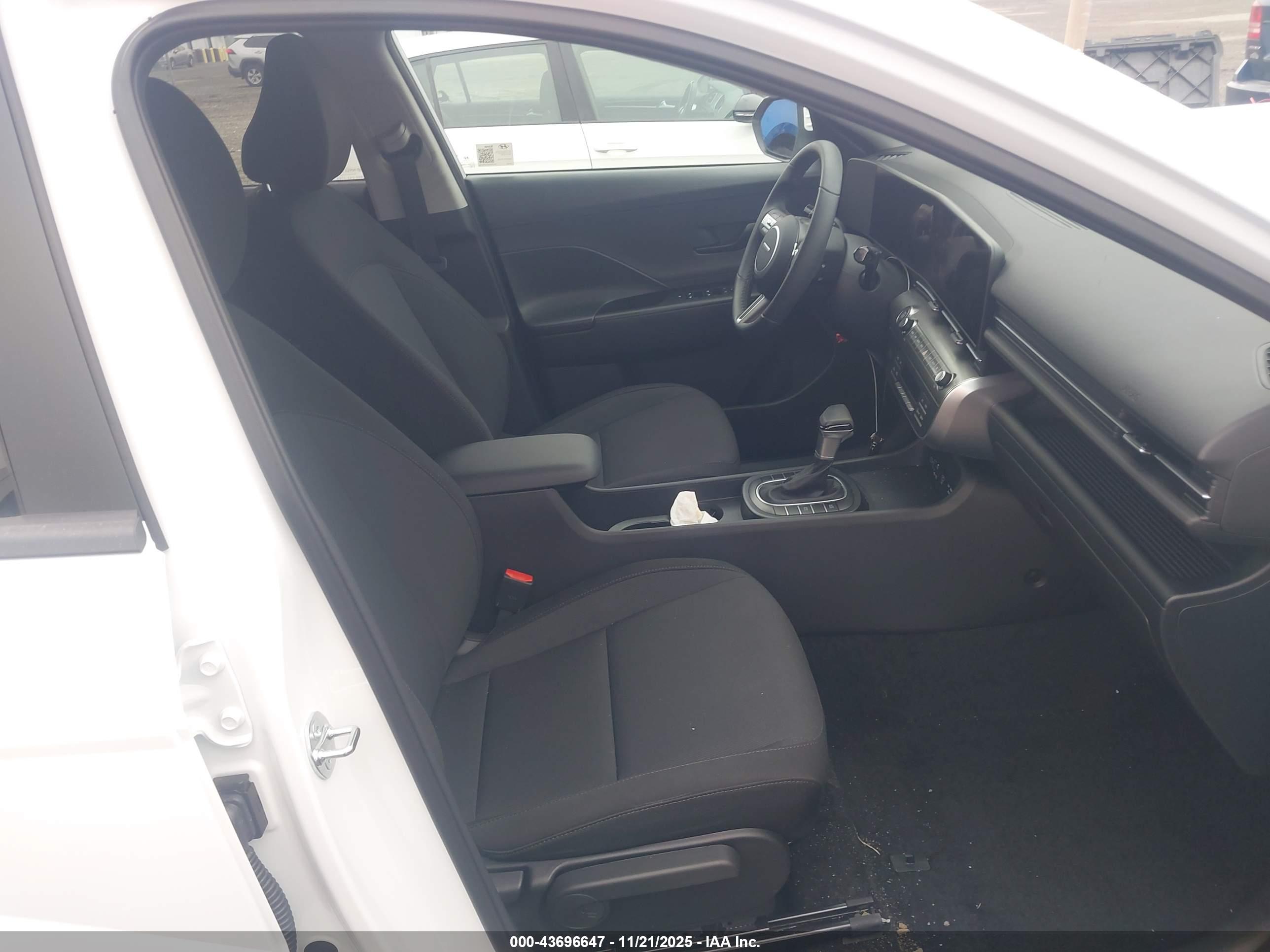 HYUNDAI KONA image 5