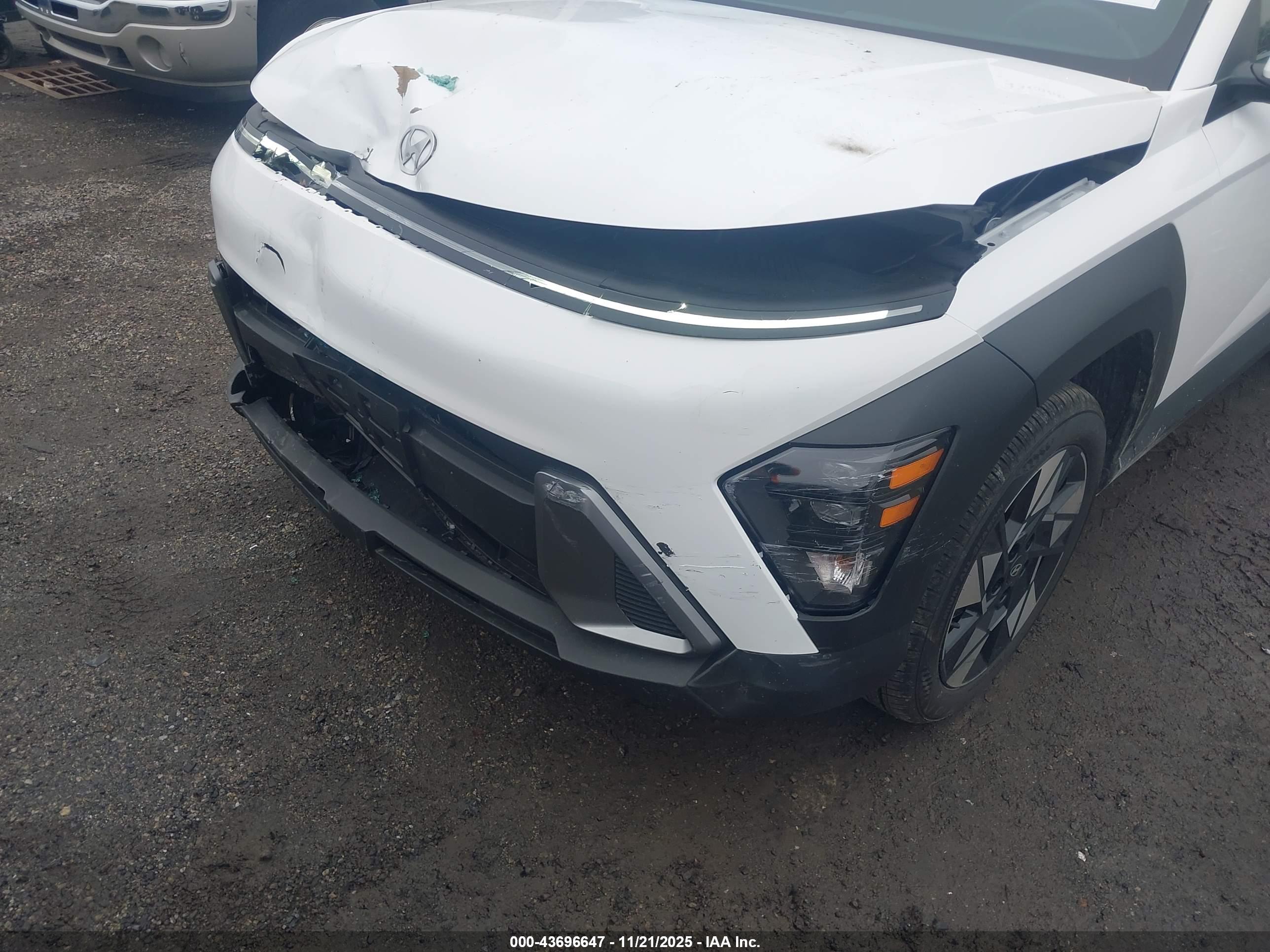 HYUNDAI KONA image 6