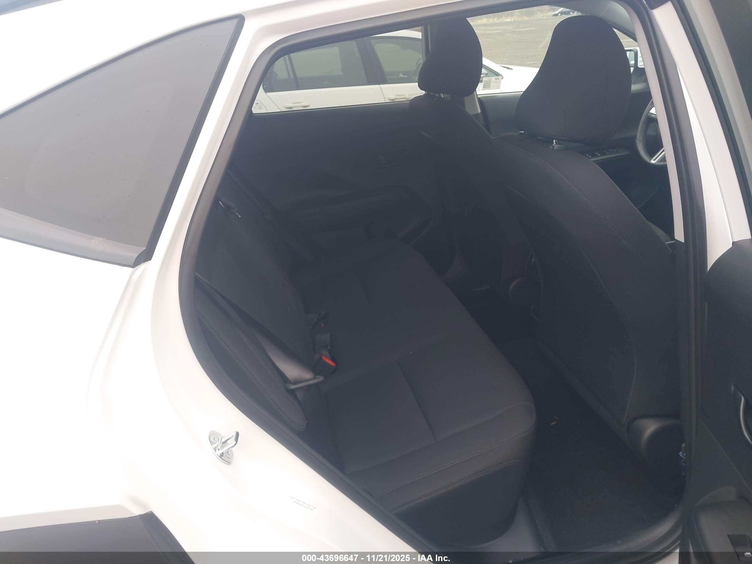HYUNDAI KONA image 8