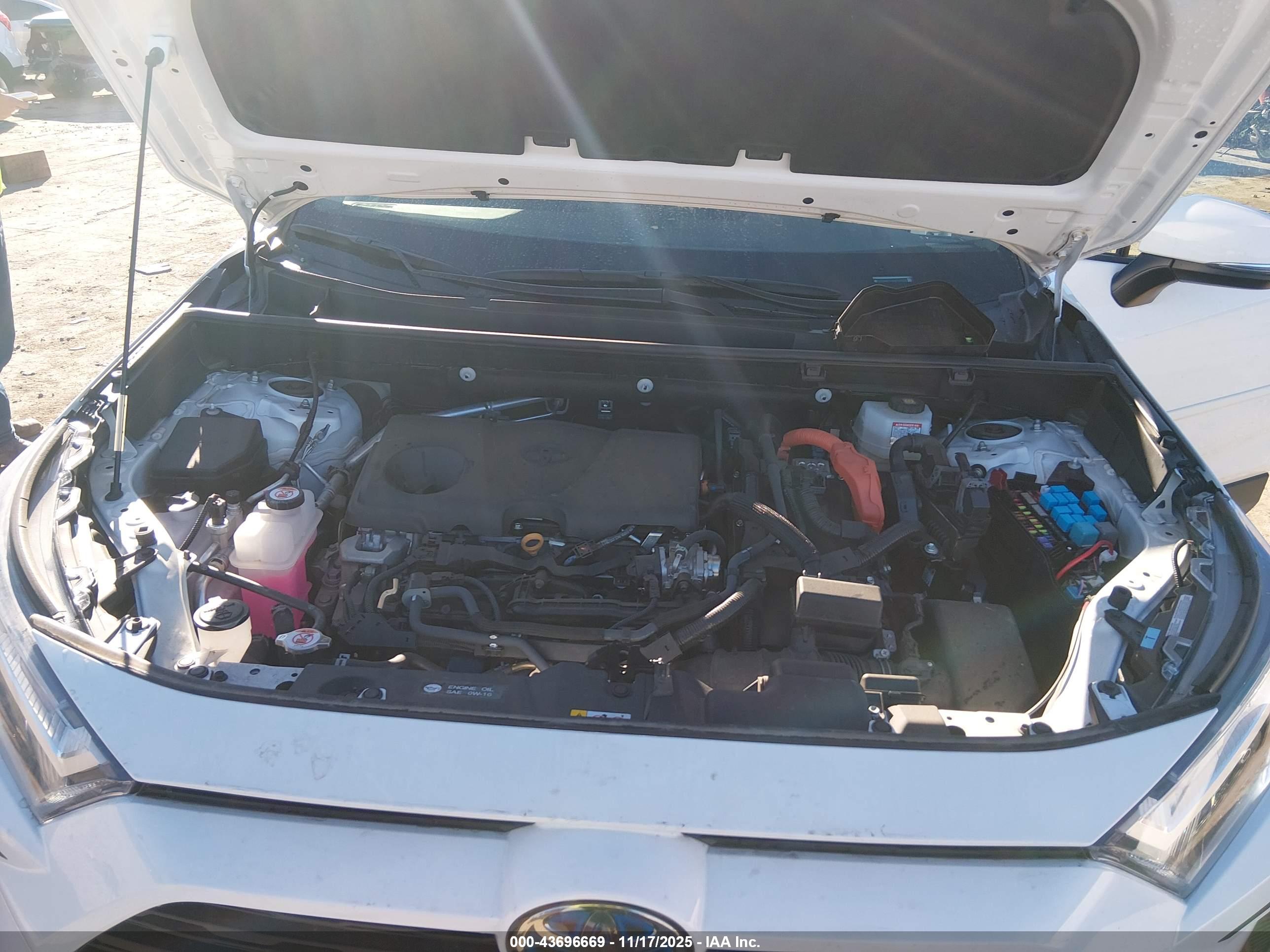 TOYOTA RAV4 image 10