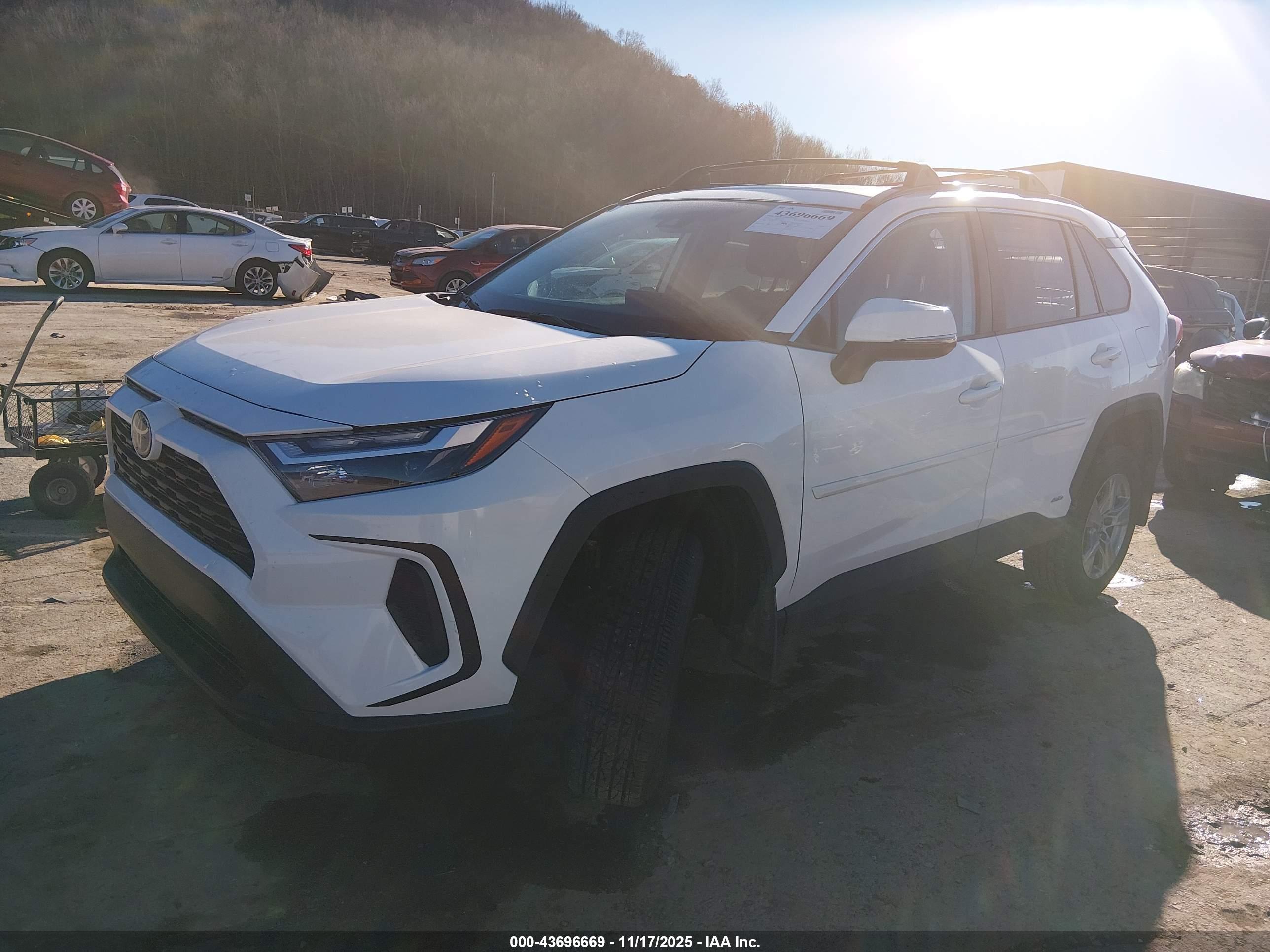 TOYOTA RAV4 image 2