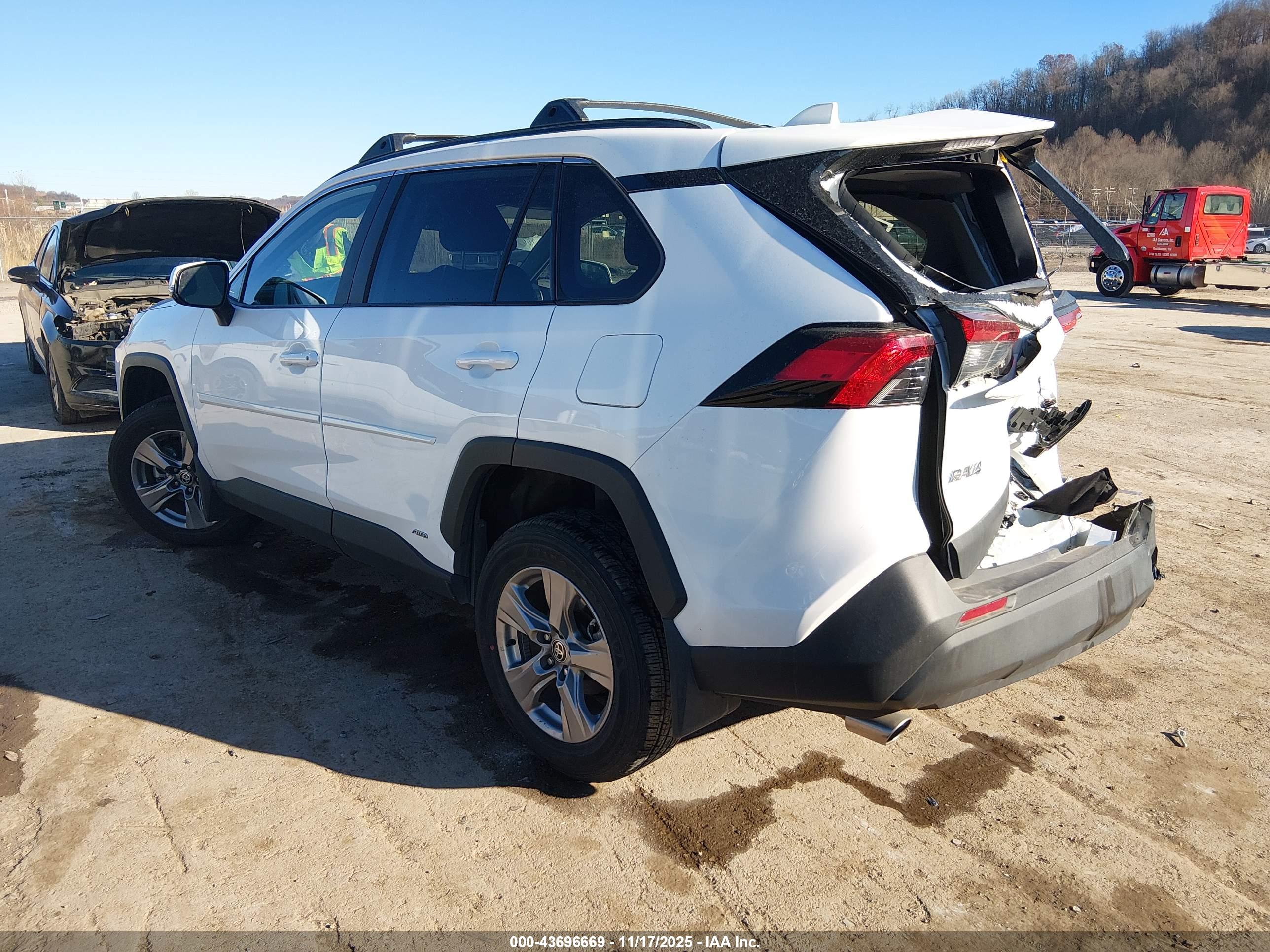 TOYOTA RAV4 image 3