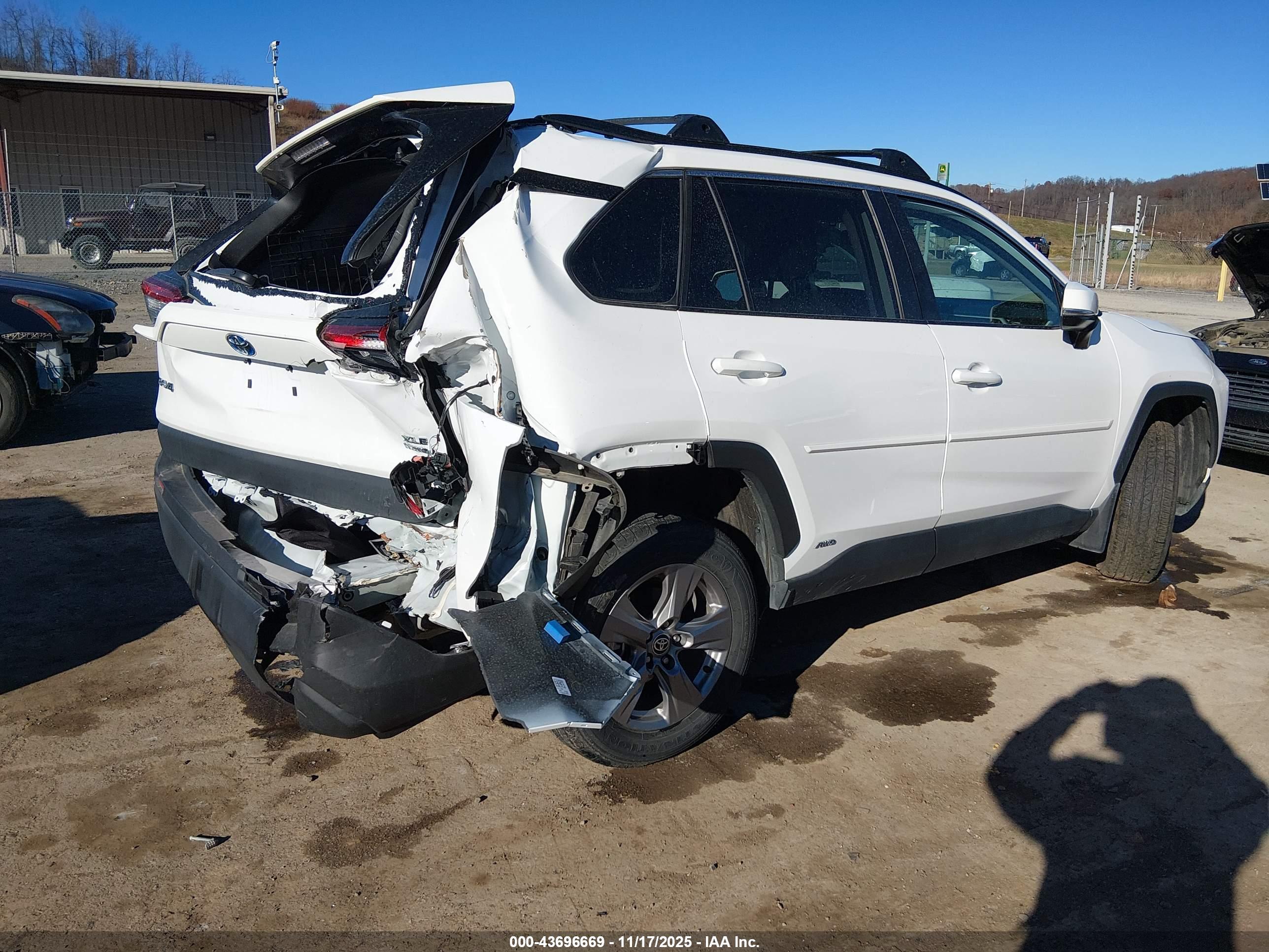 TOYOTA RAV4 image 4