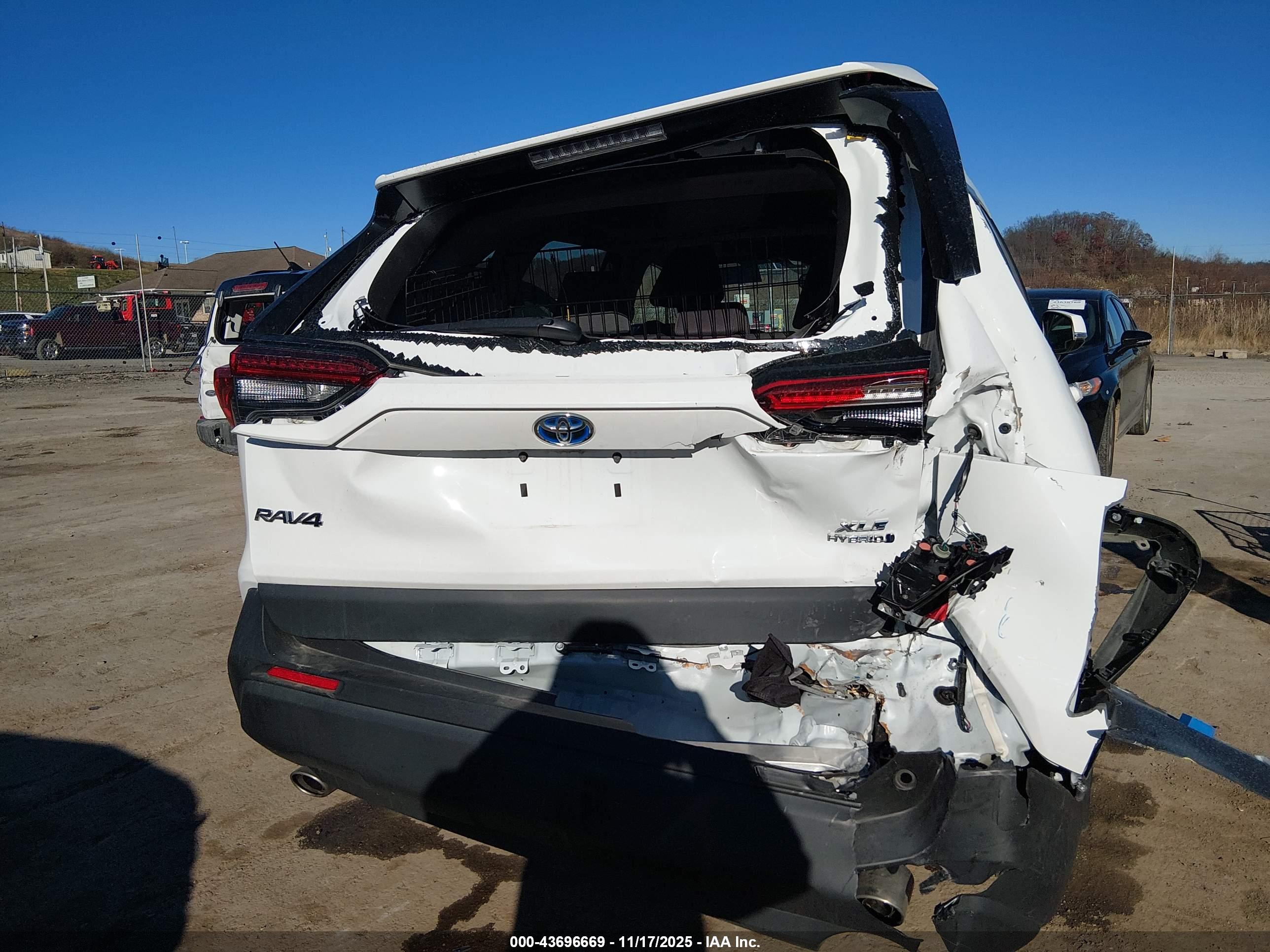 TOYOTA RAV4 image 6