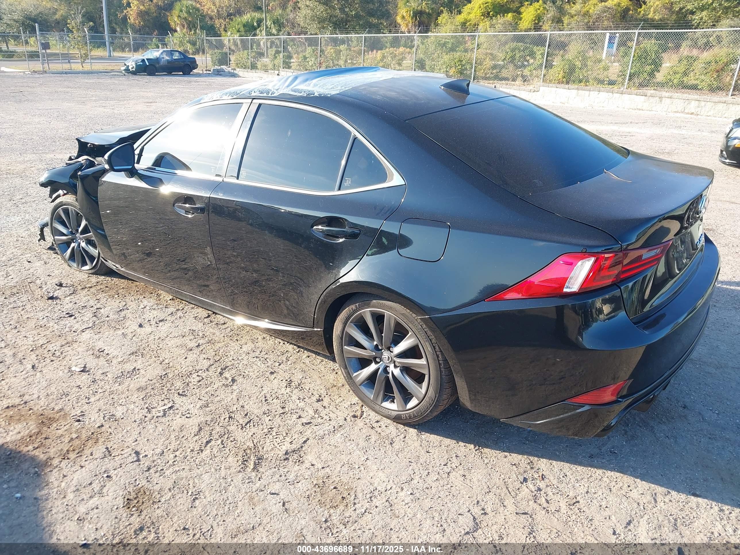 LEXUS IS image 3