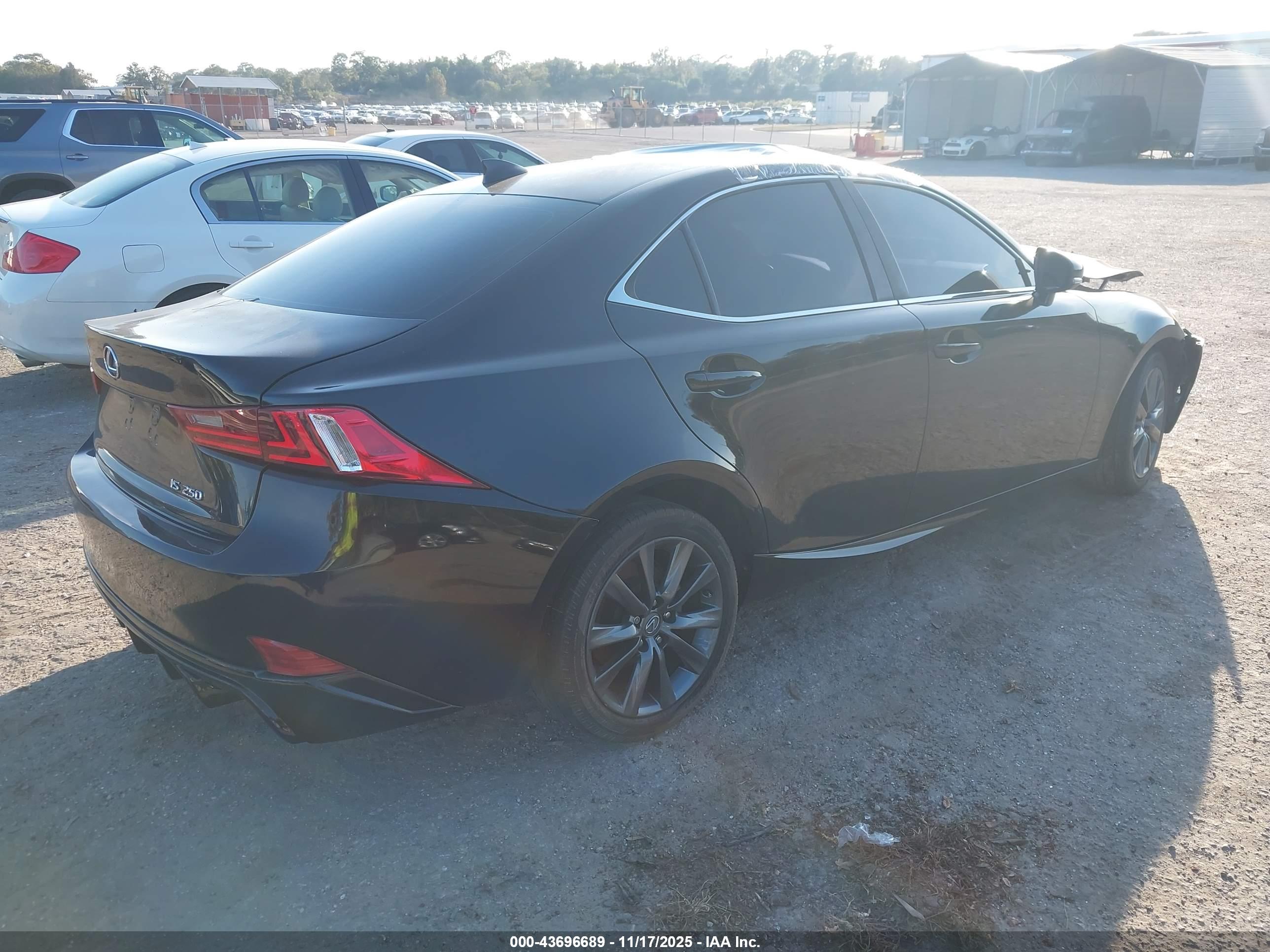 LEXUS IS image 4