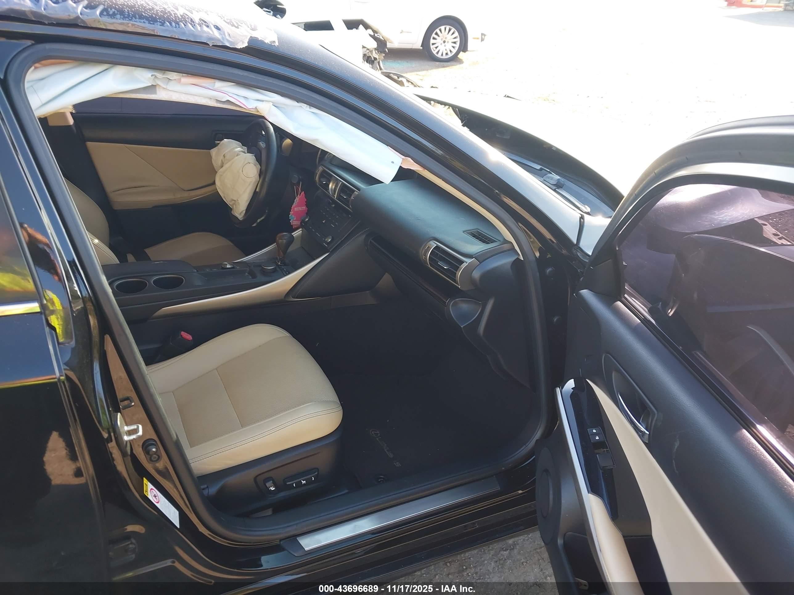 LEXUS IS image 5