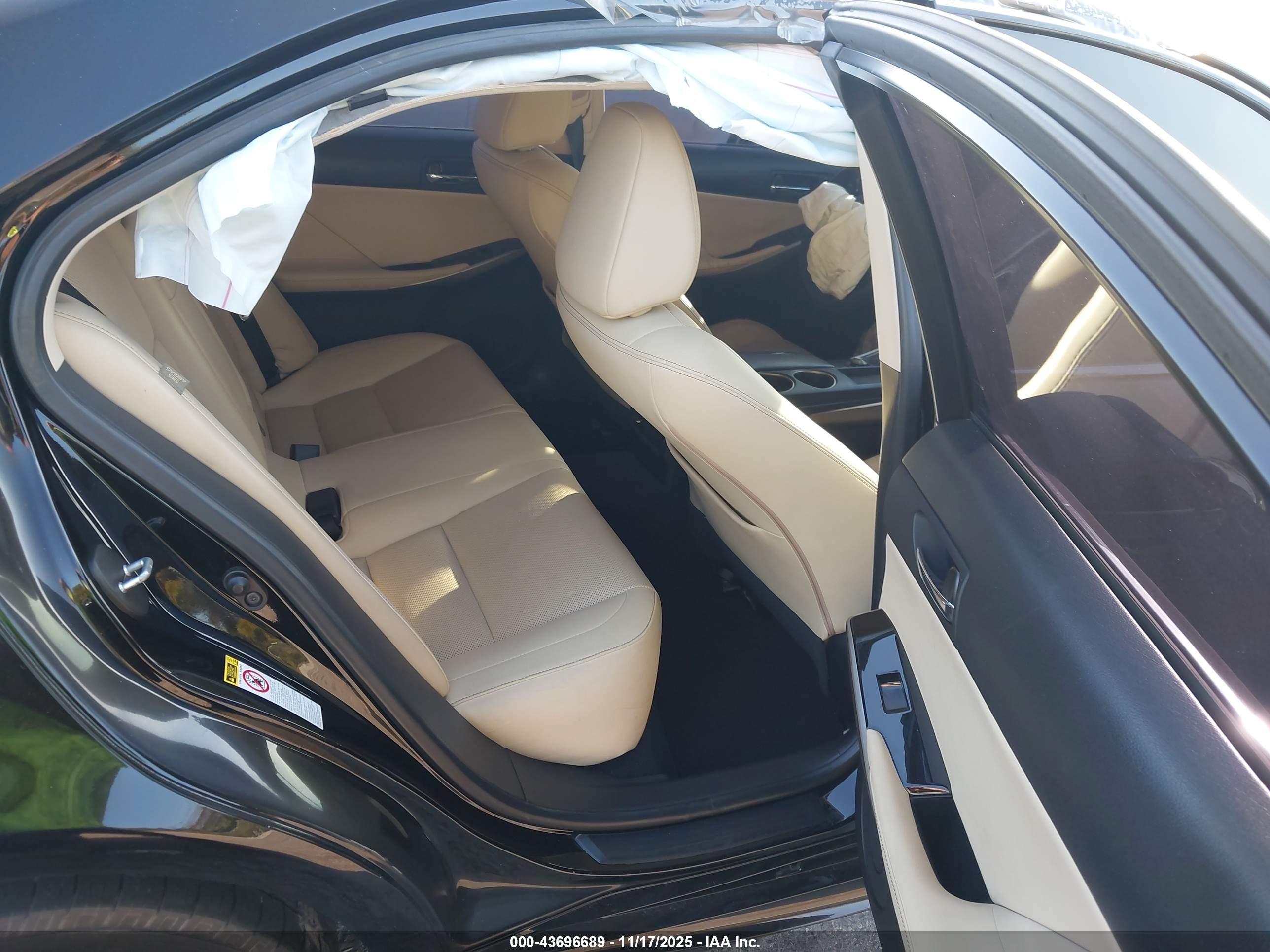 LEXUS IS image 8