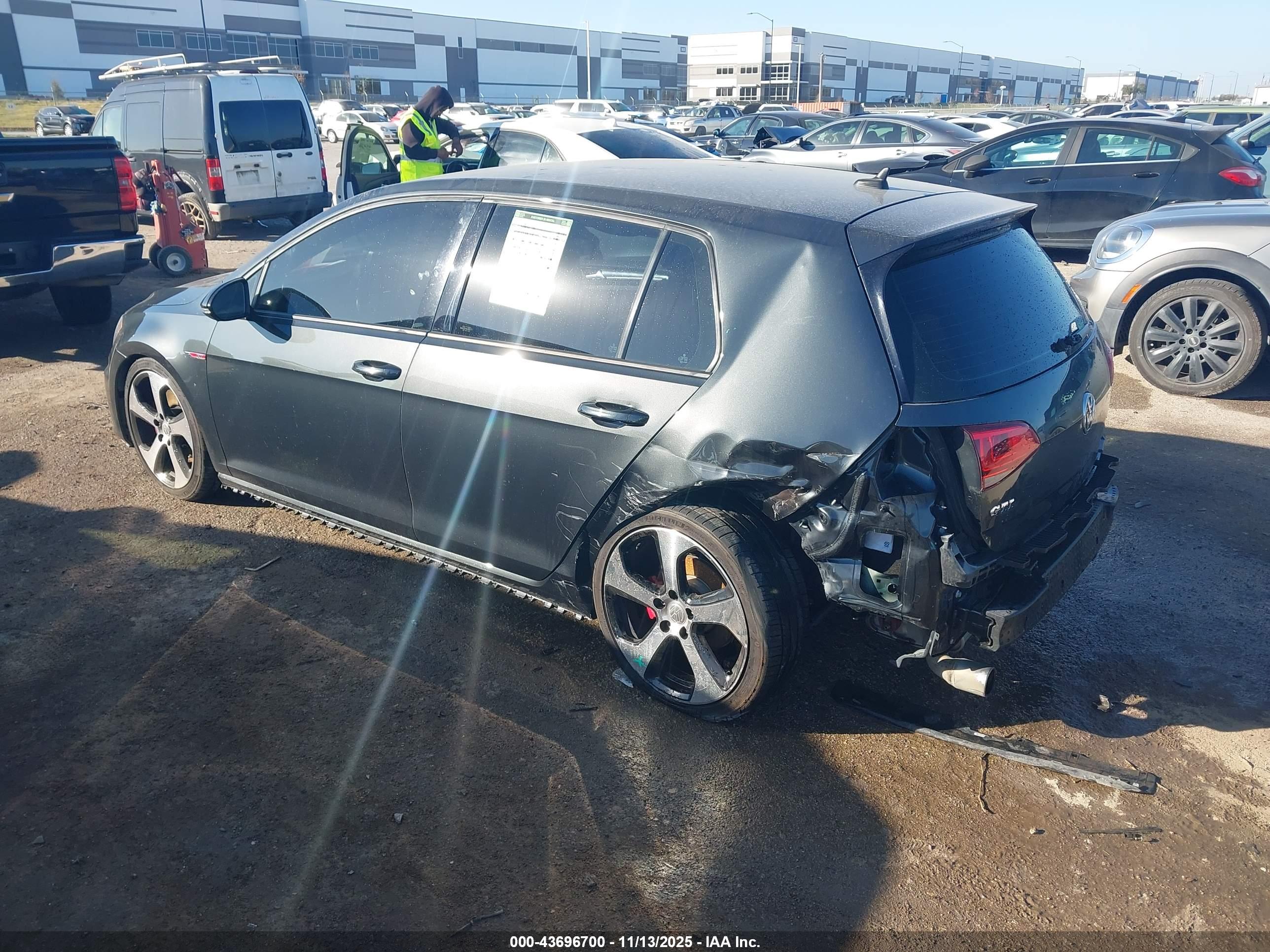 VOLKSWAGEN GOLF image 3