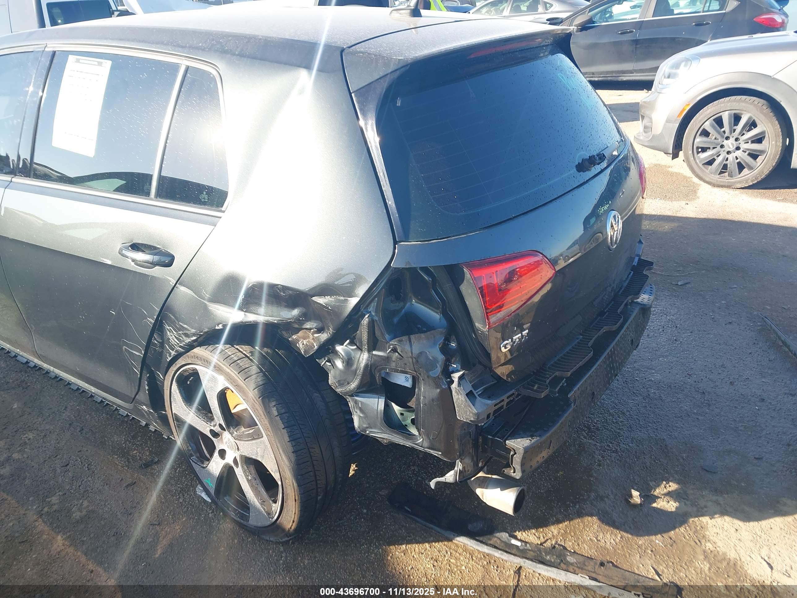 VOLKSWAGEN GOLF image 6