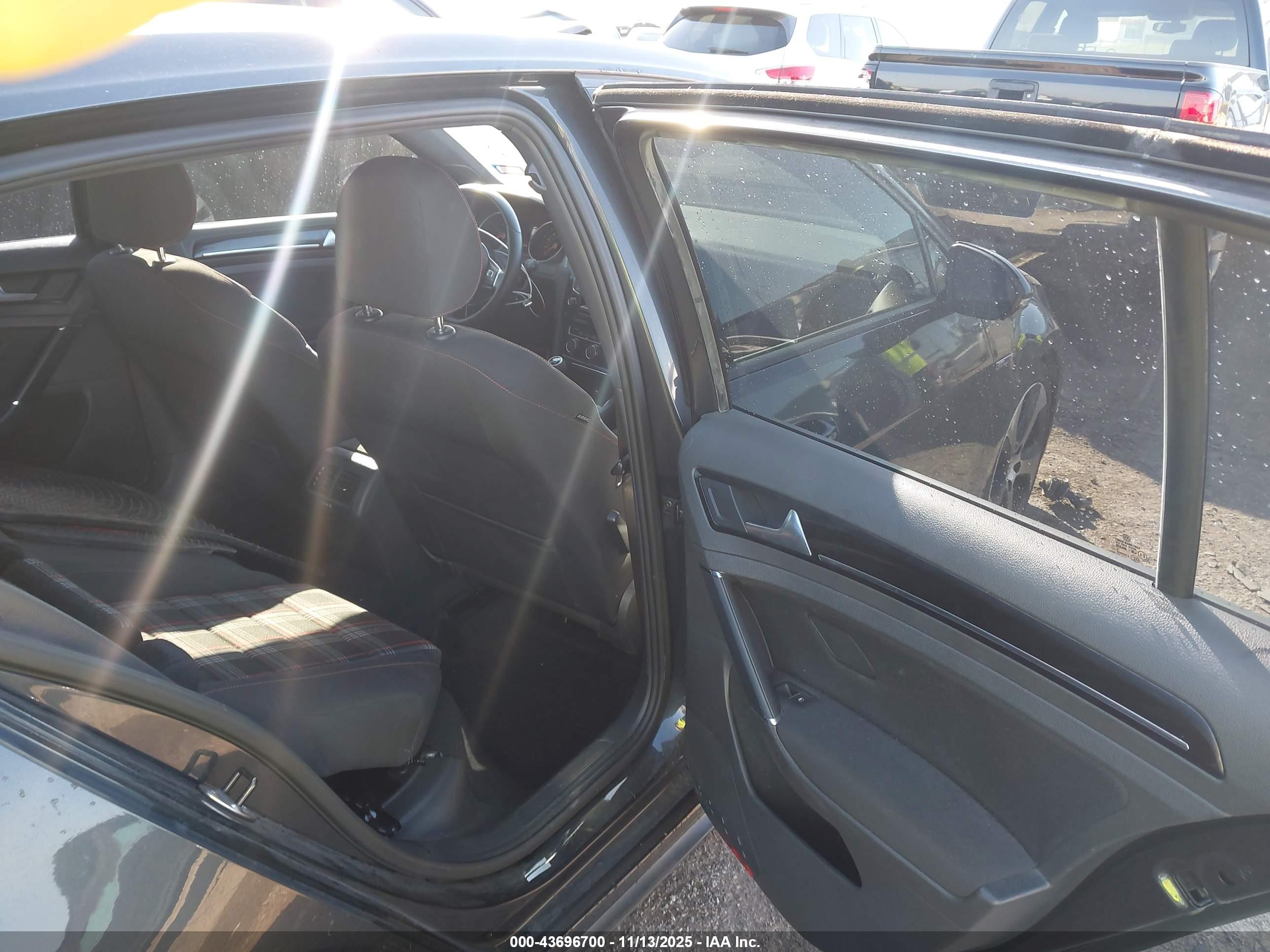 VOLKSWAGEN GOLF image 8