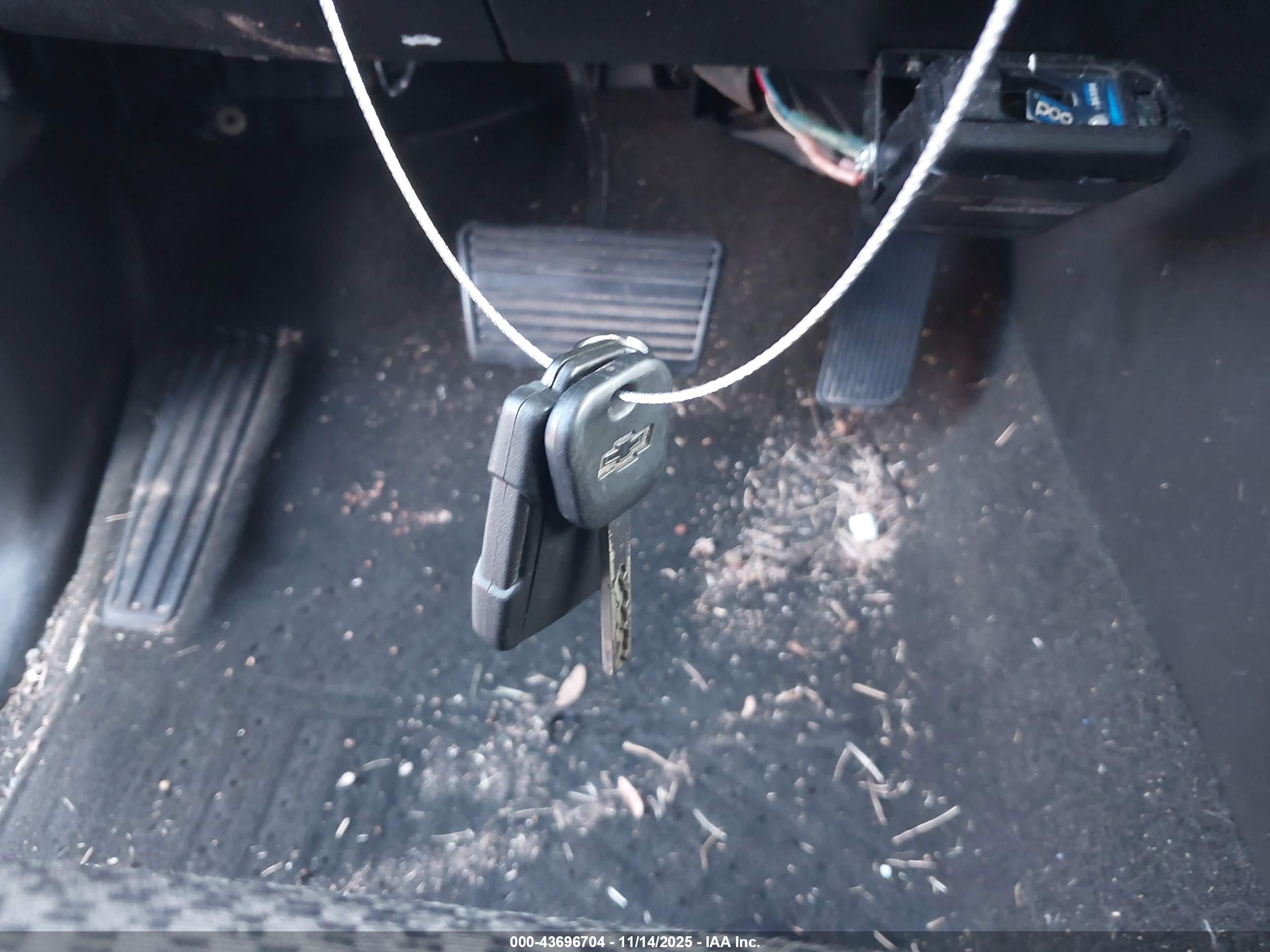 CHEVROLET SILVERADO image 11