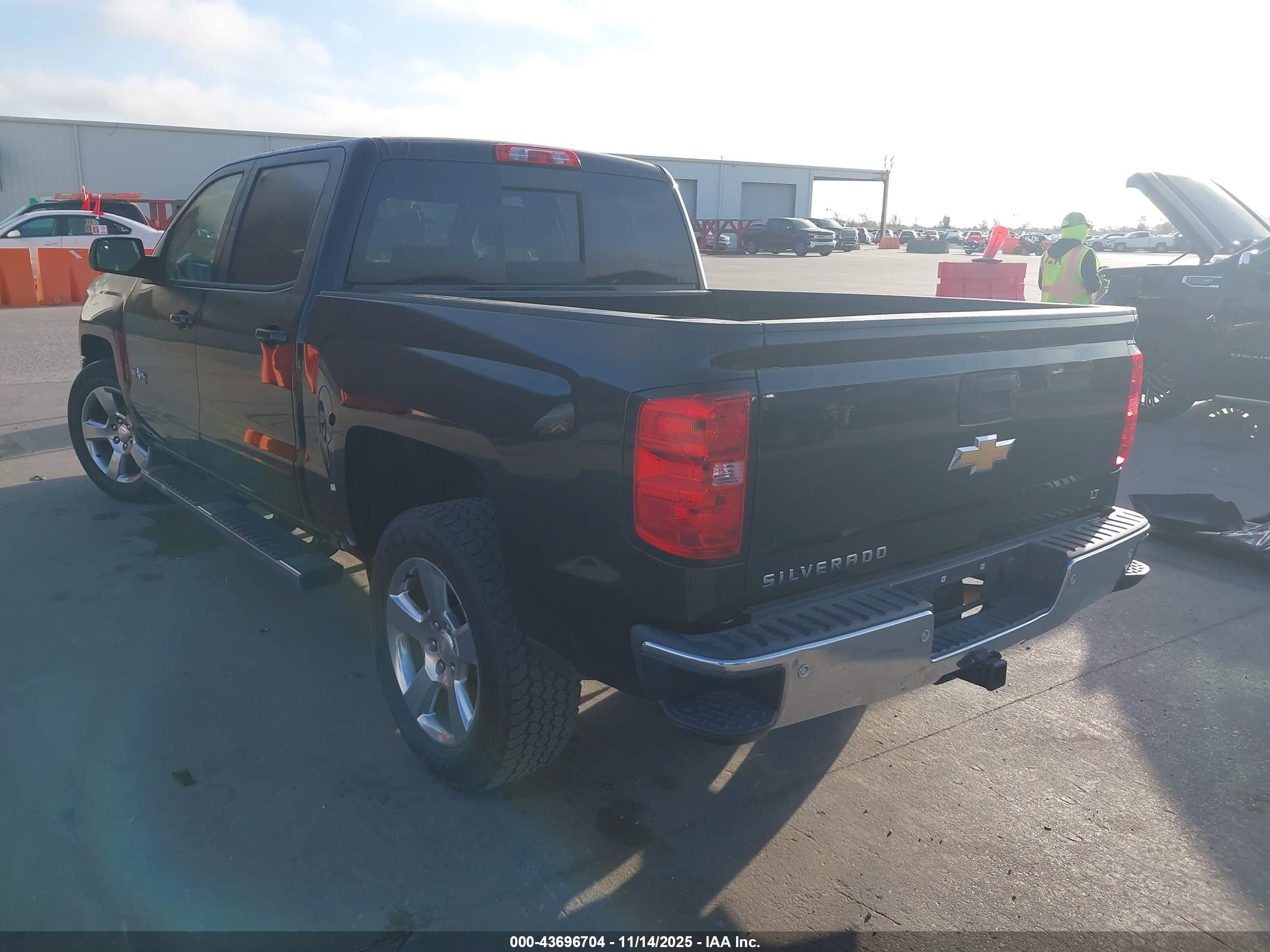 CHEVROLET SILVERADO image 3