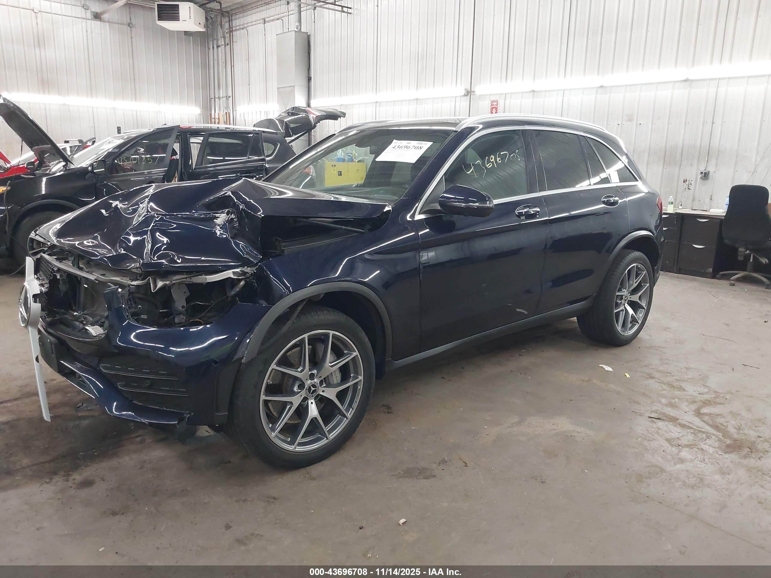 MERCEDES-BENZ GLC image 2