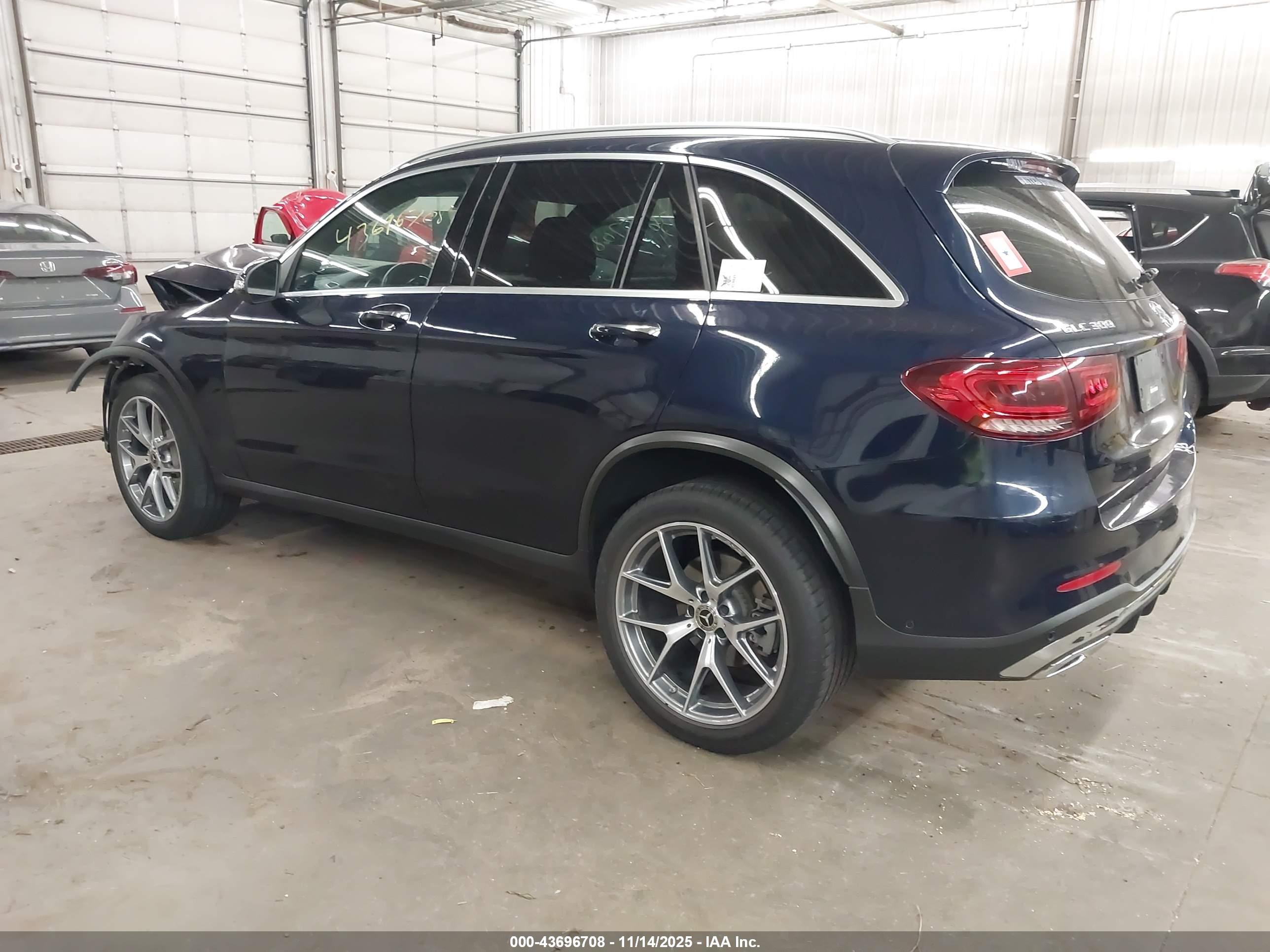 MERCEDES-BENZ GLC image 3