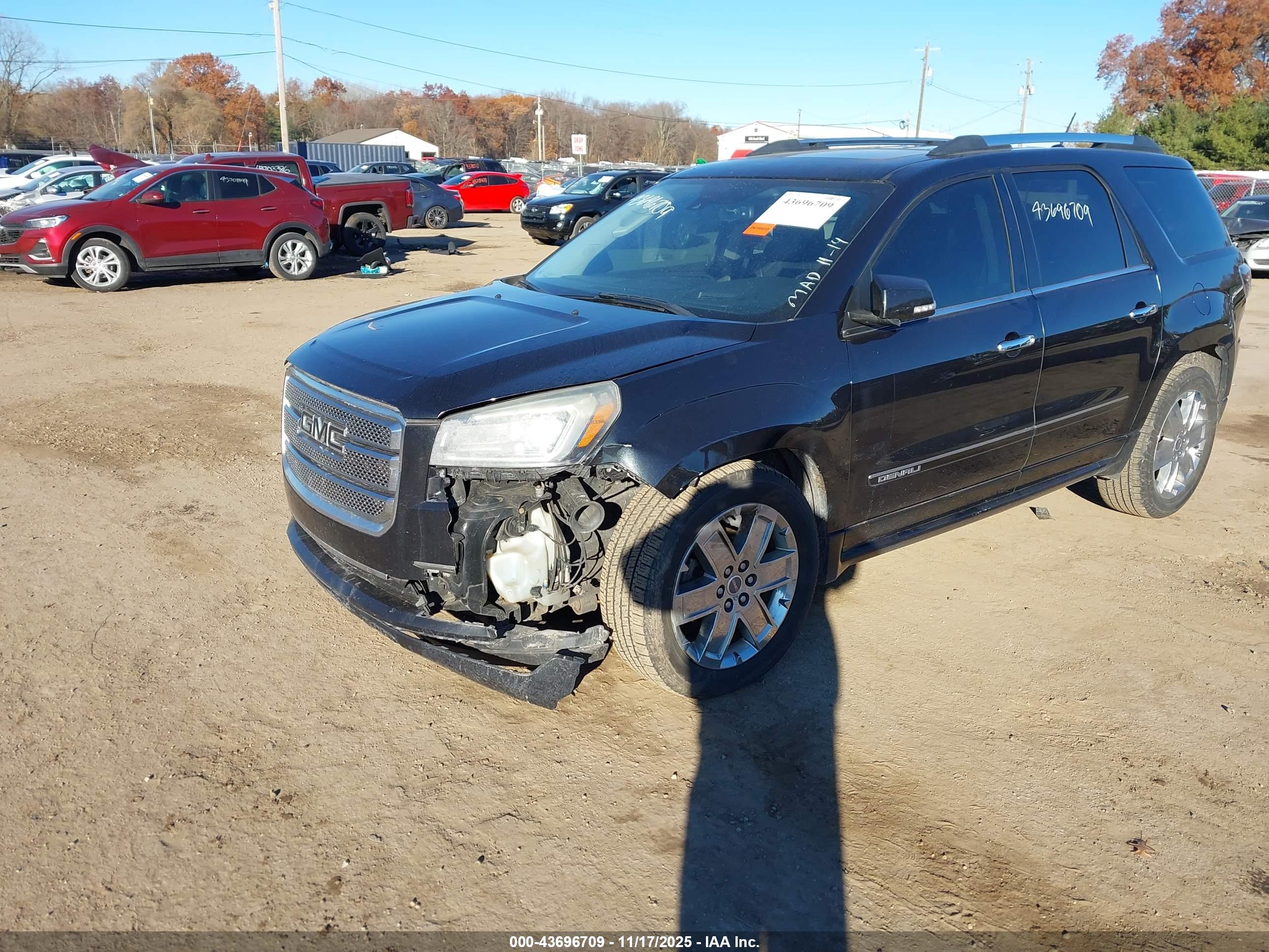 GMC ACADIA image 2
