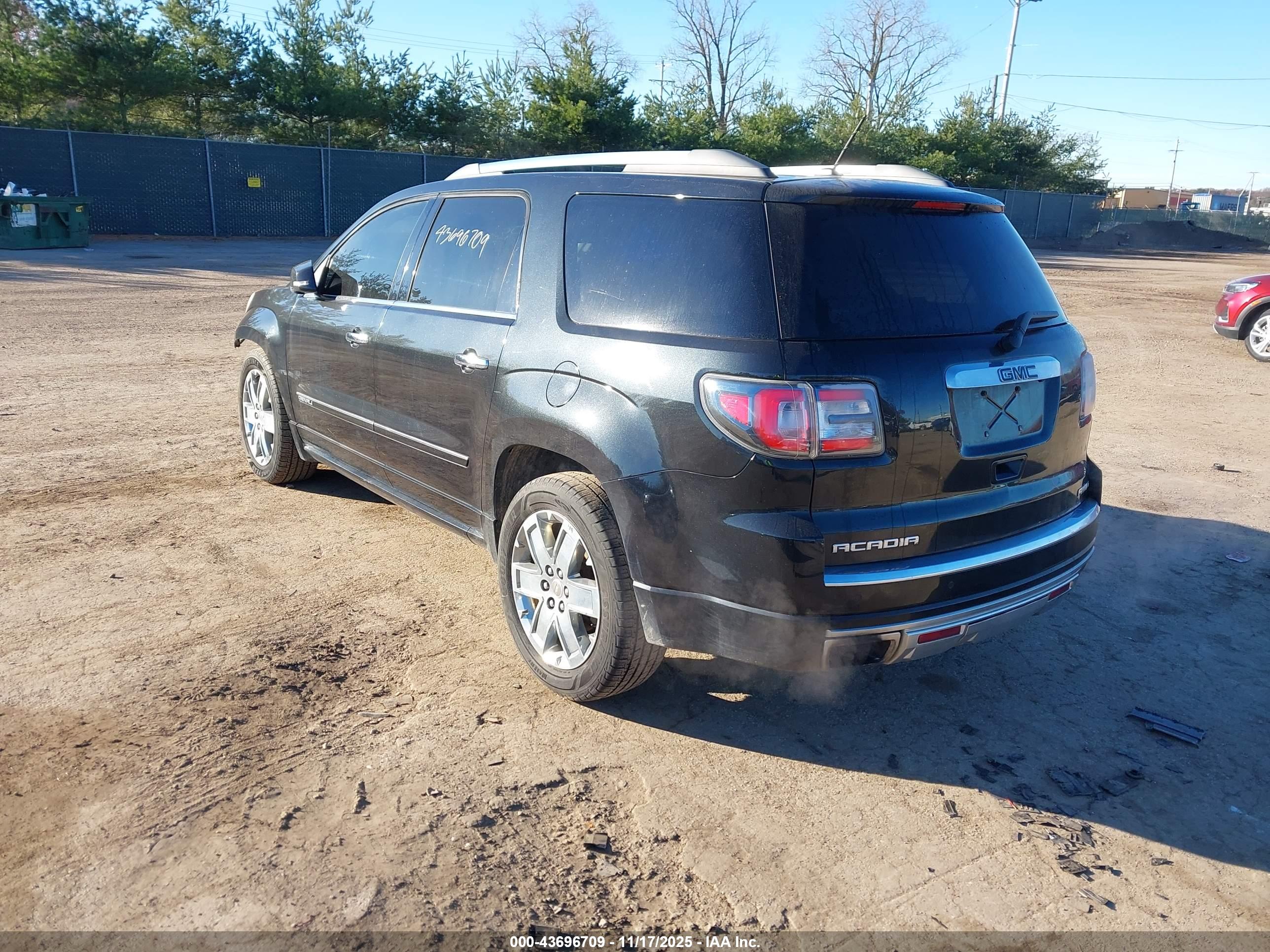 GMC ACADIA image 3
