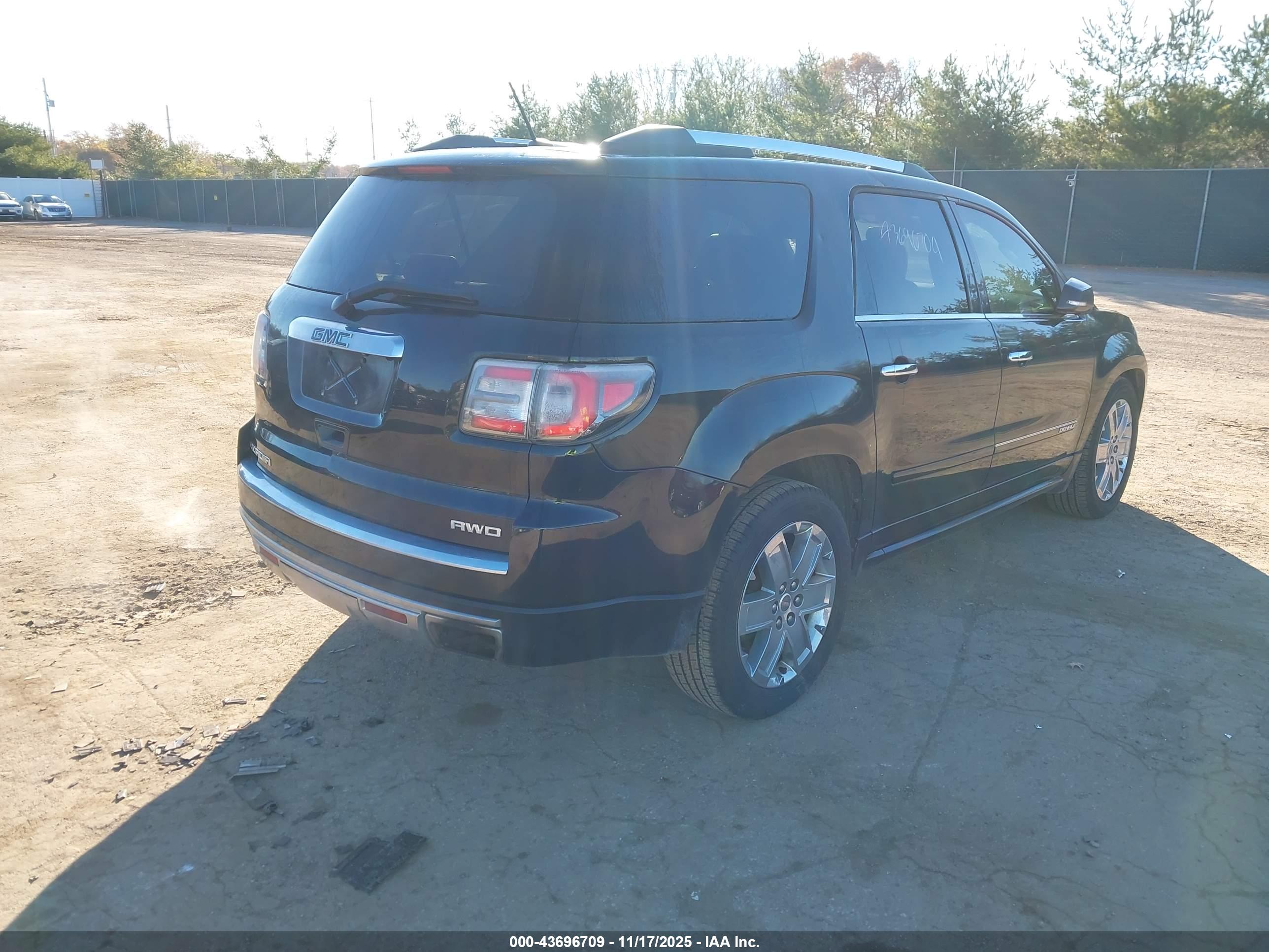 GMC ACADIA image 4