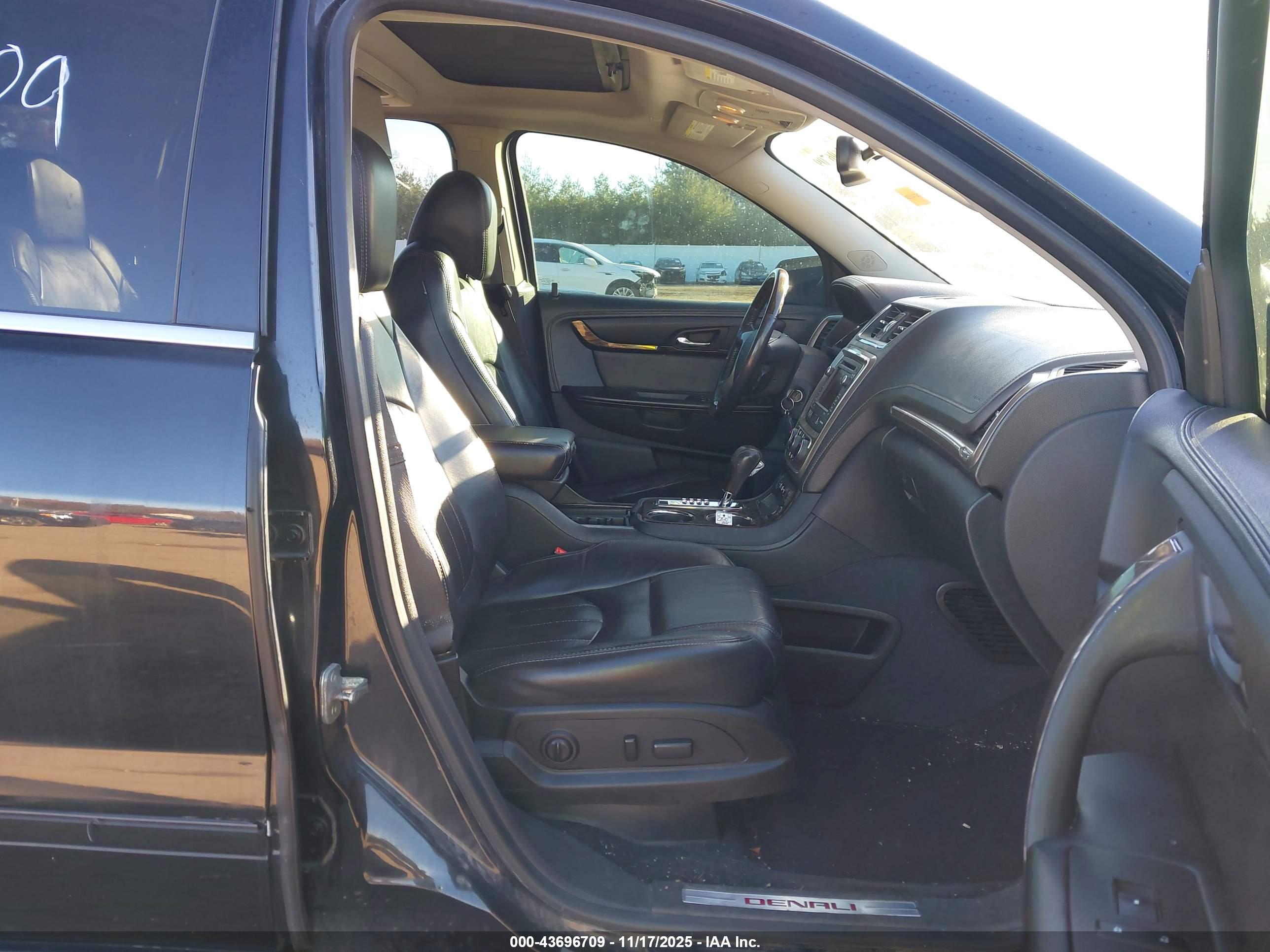 GMC ACADIA image 5