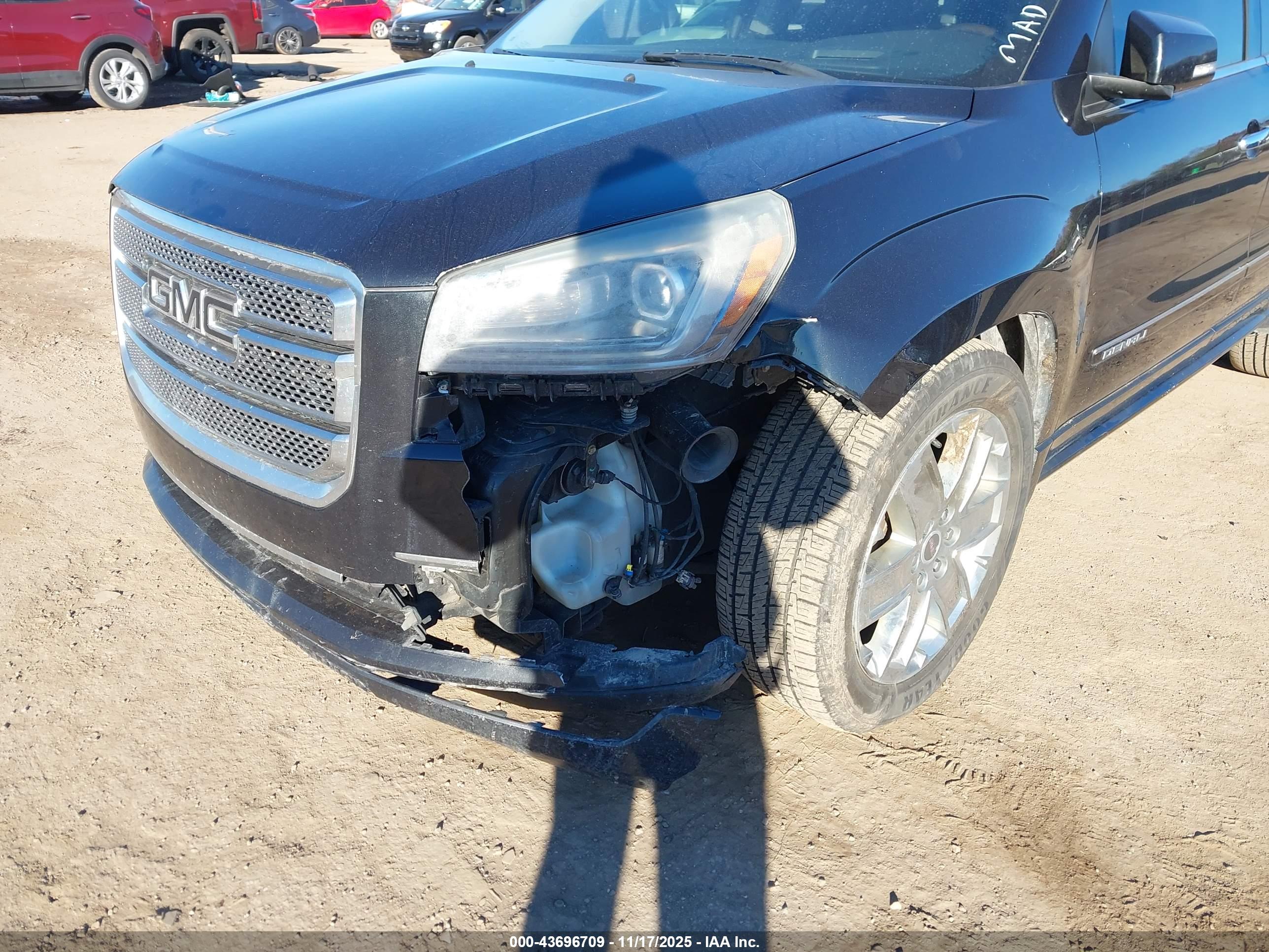 GMC ACADIA image 6