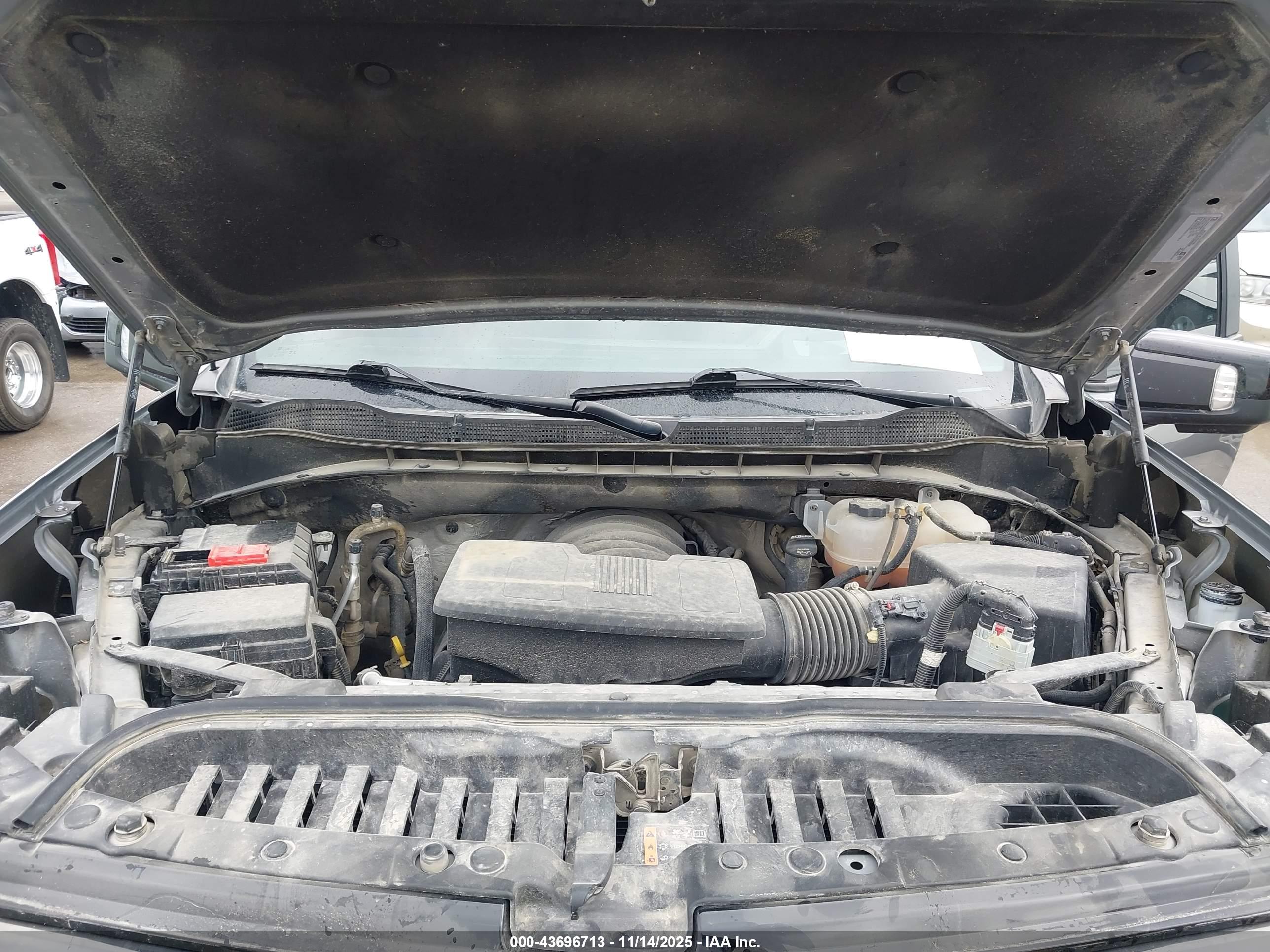 CHEVROLET SILVERADO image 10
