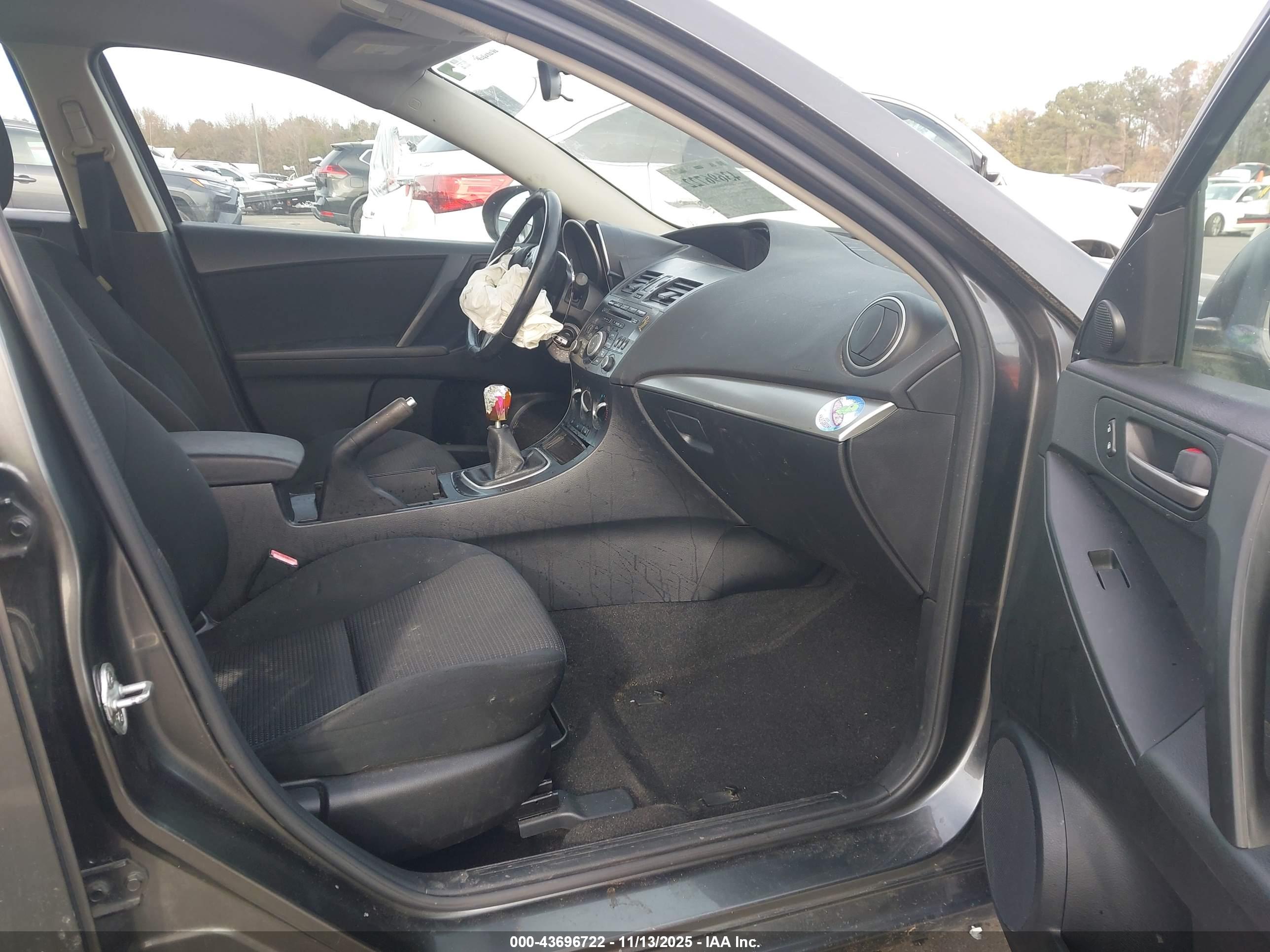 MAZDA MAZDA3 image 5