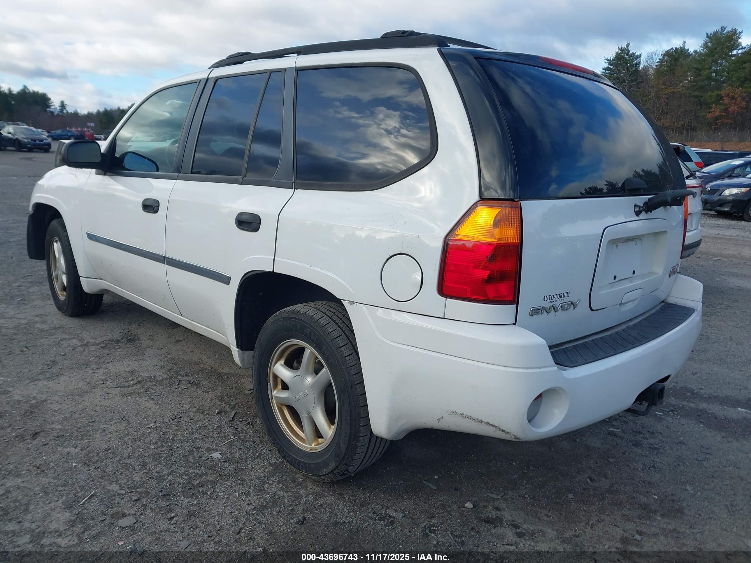 GMC ENVOY image 3