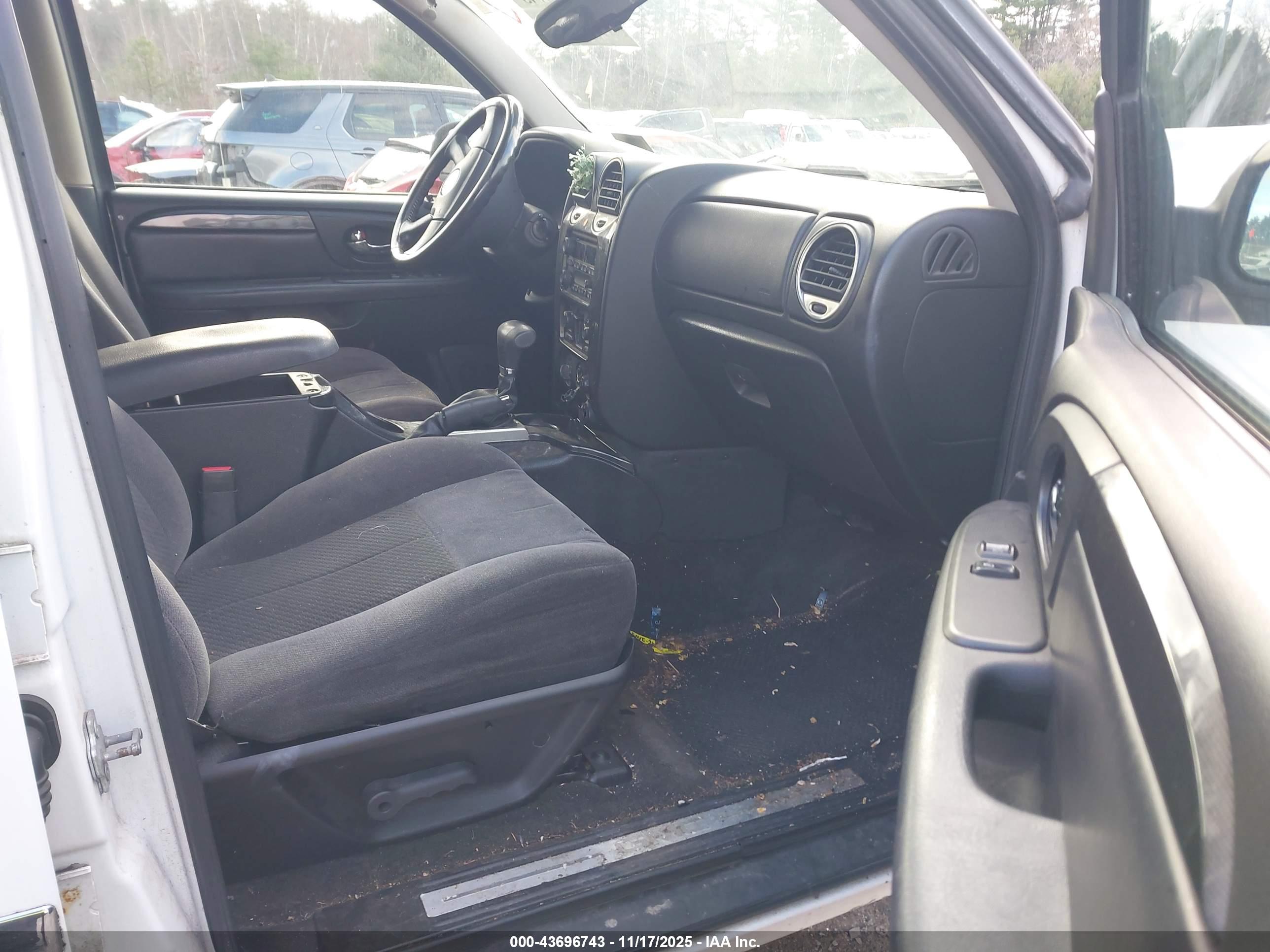 GMC ENVOY image 5