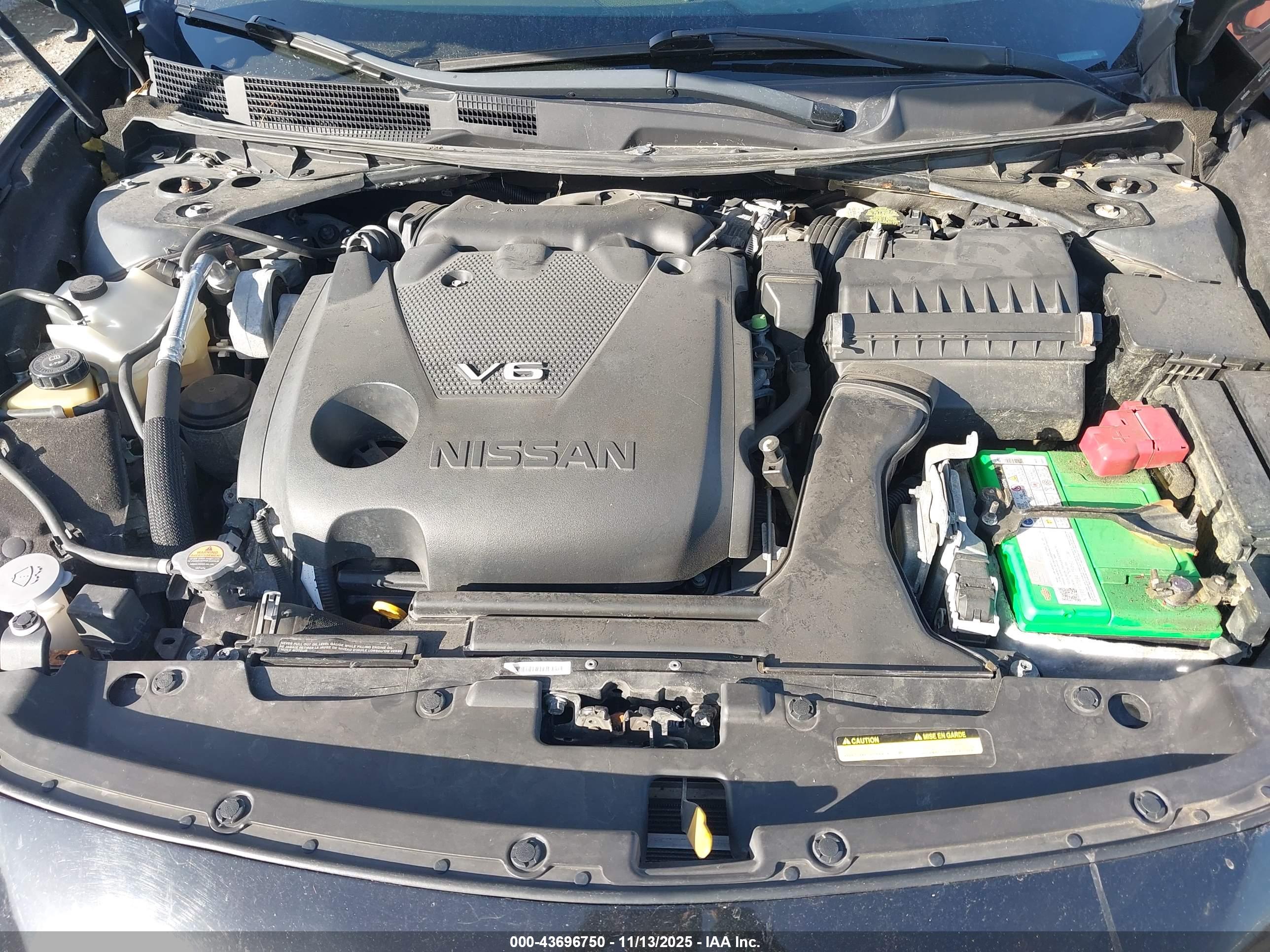 NISSAN MAXIMA image 10