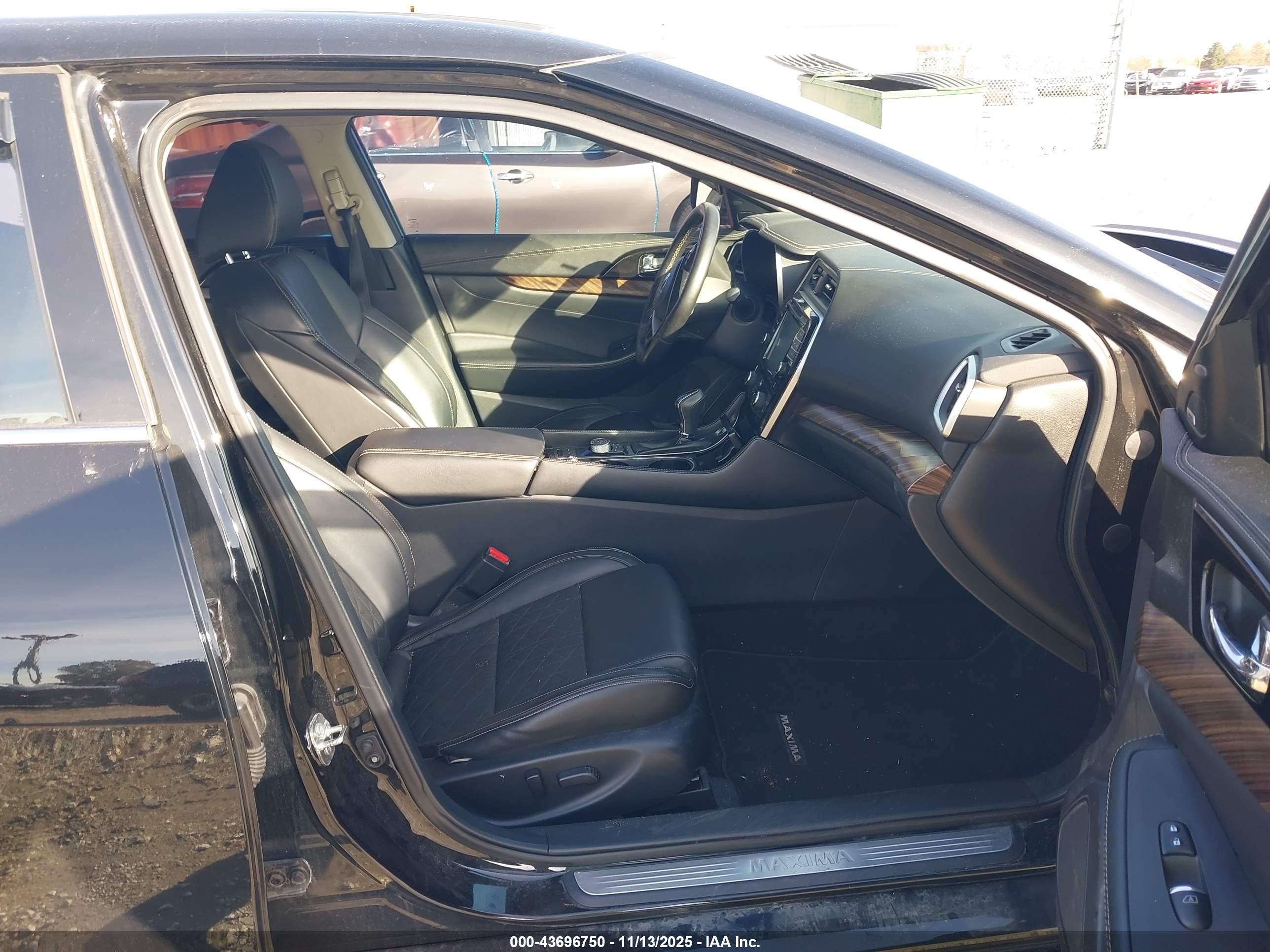 NISSAN MAXIMA image 5
