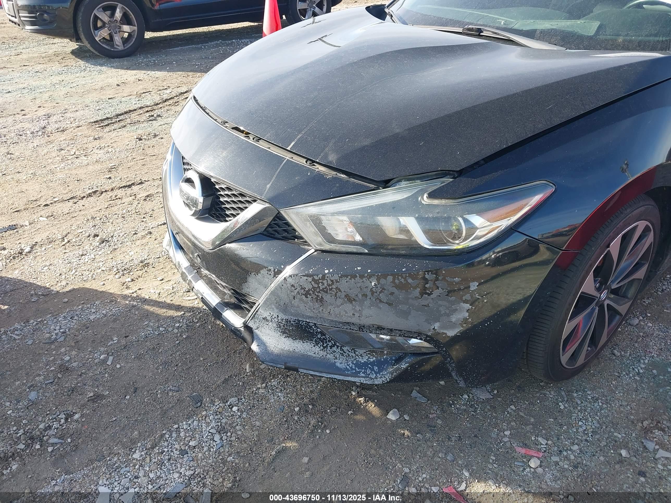 NISSAN MAXIMA image 6