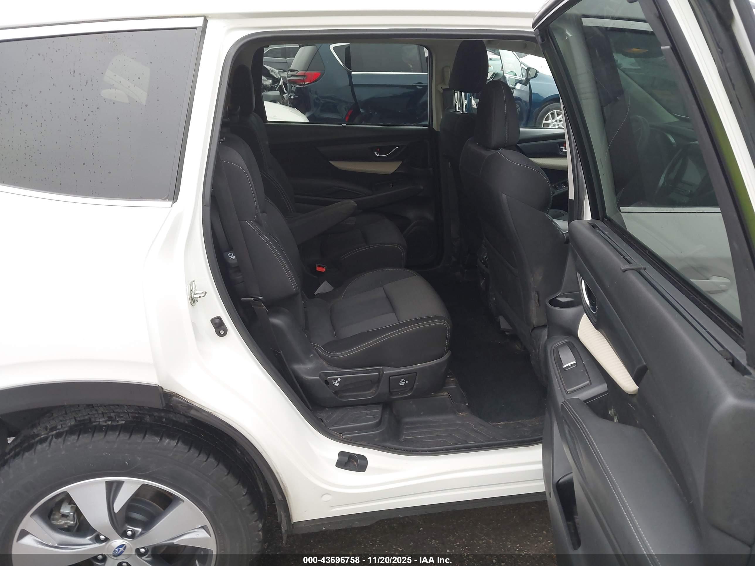 SUBARU ASCENT image 8