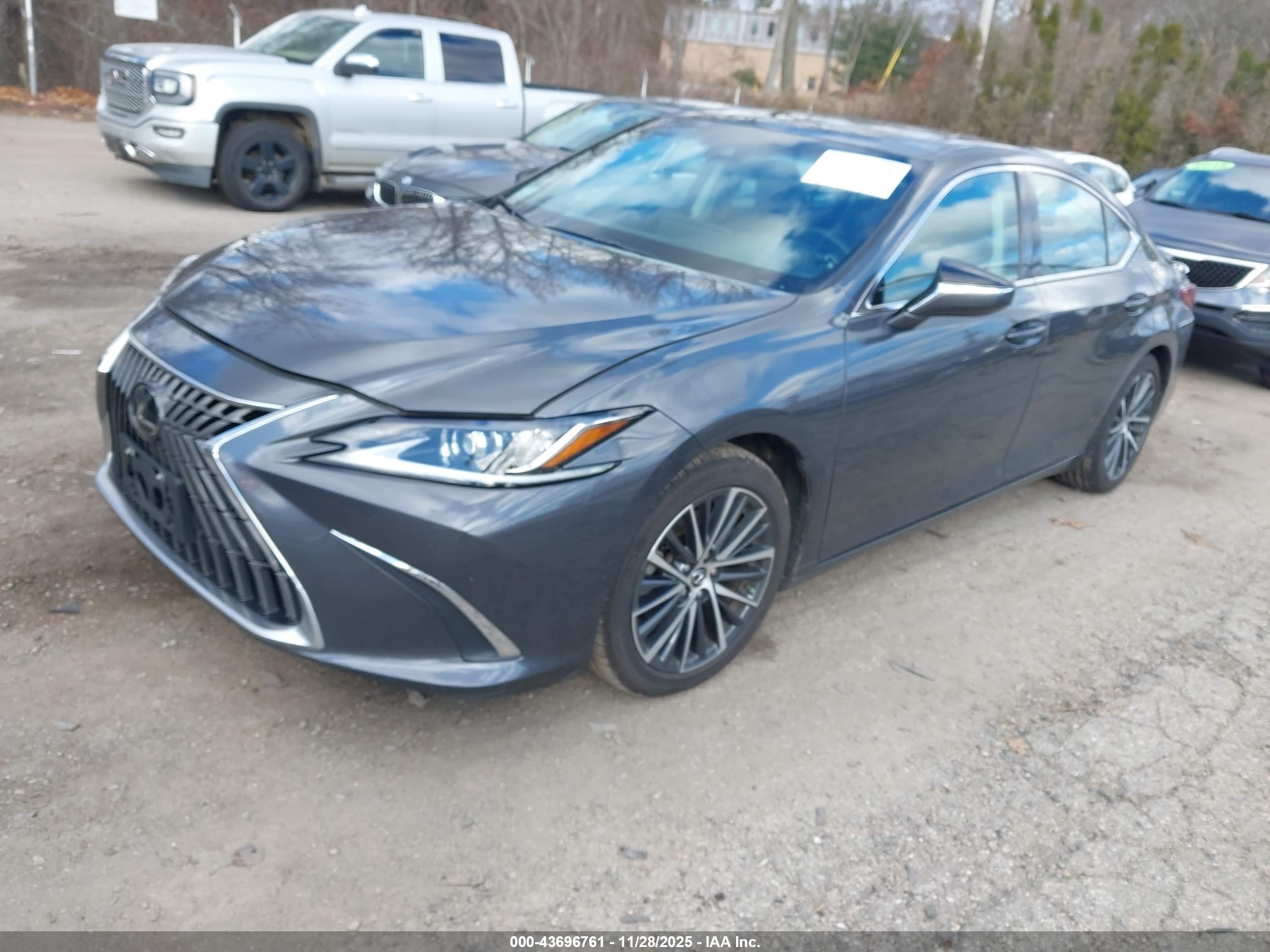 LEXUS ES image 2