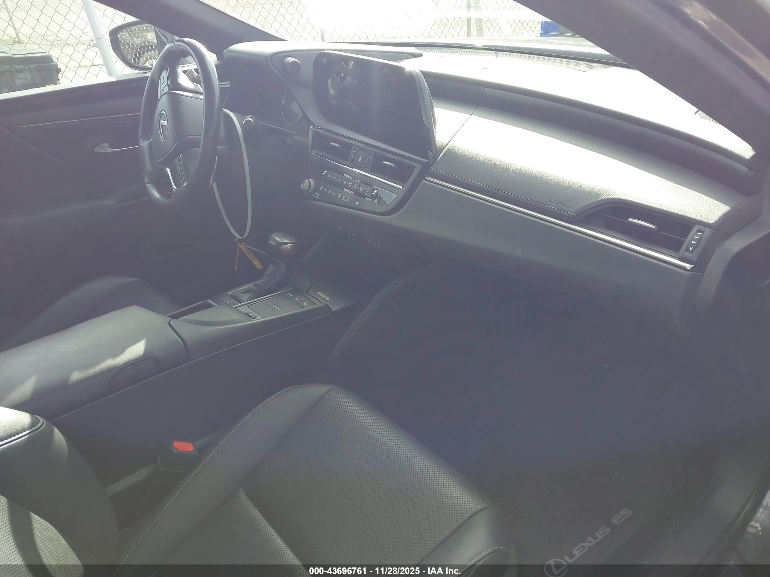 LEXUS ES image 5