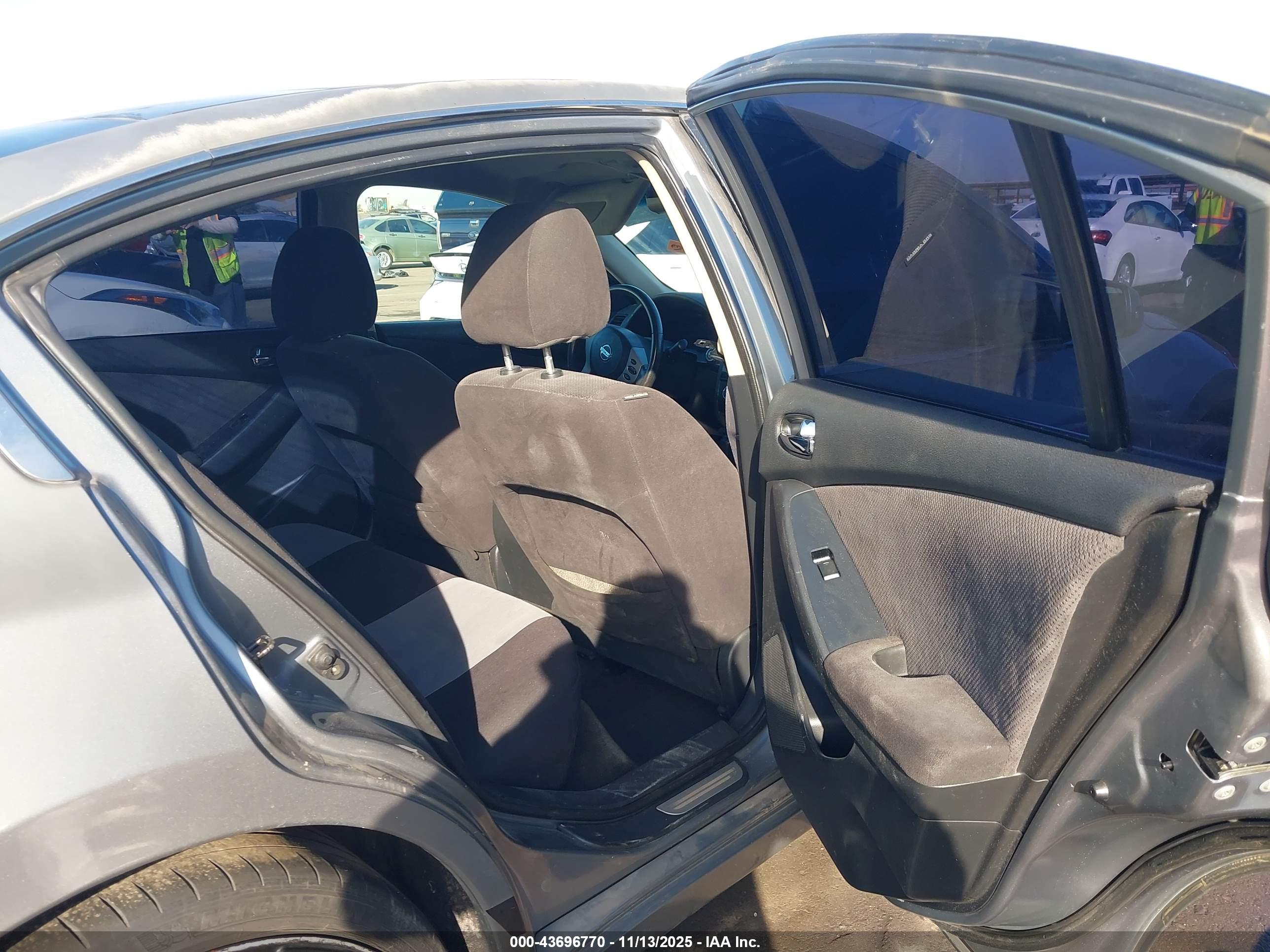 NISSAN ALTIMA image 8