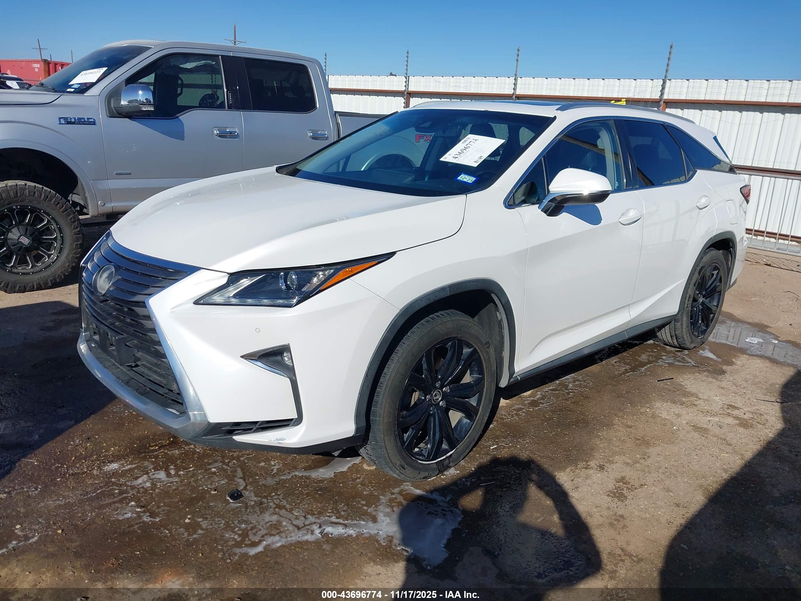 LEXUS RX image 2
