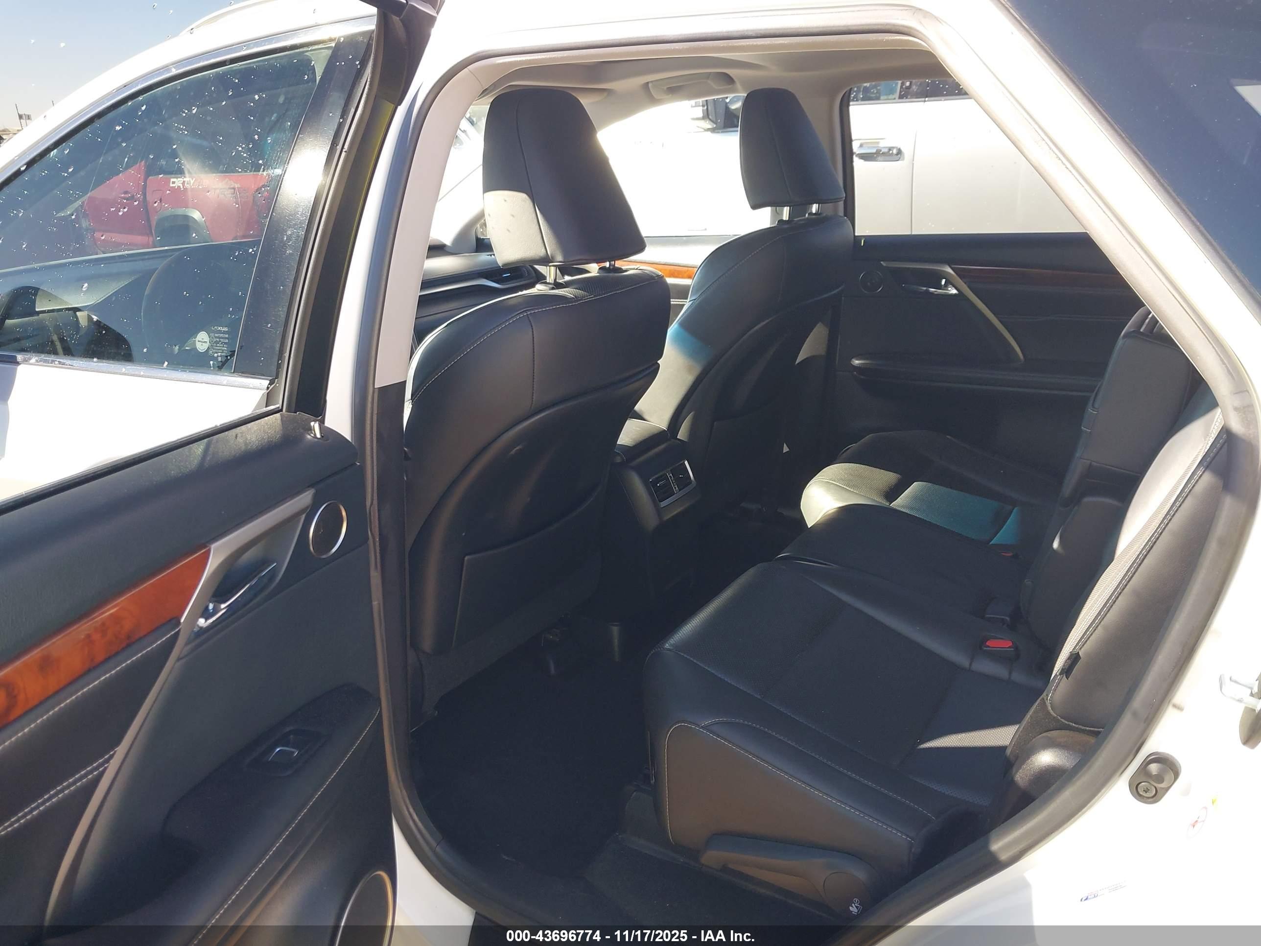 LEXUS RX image 8