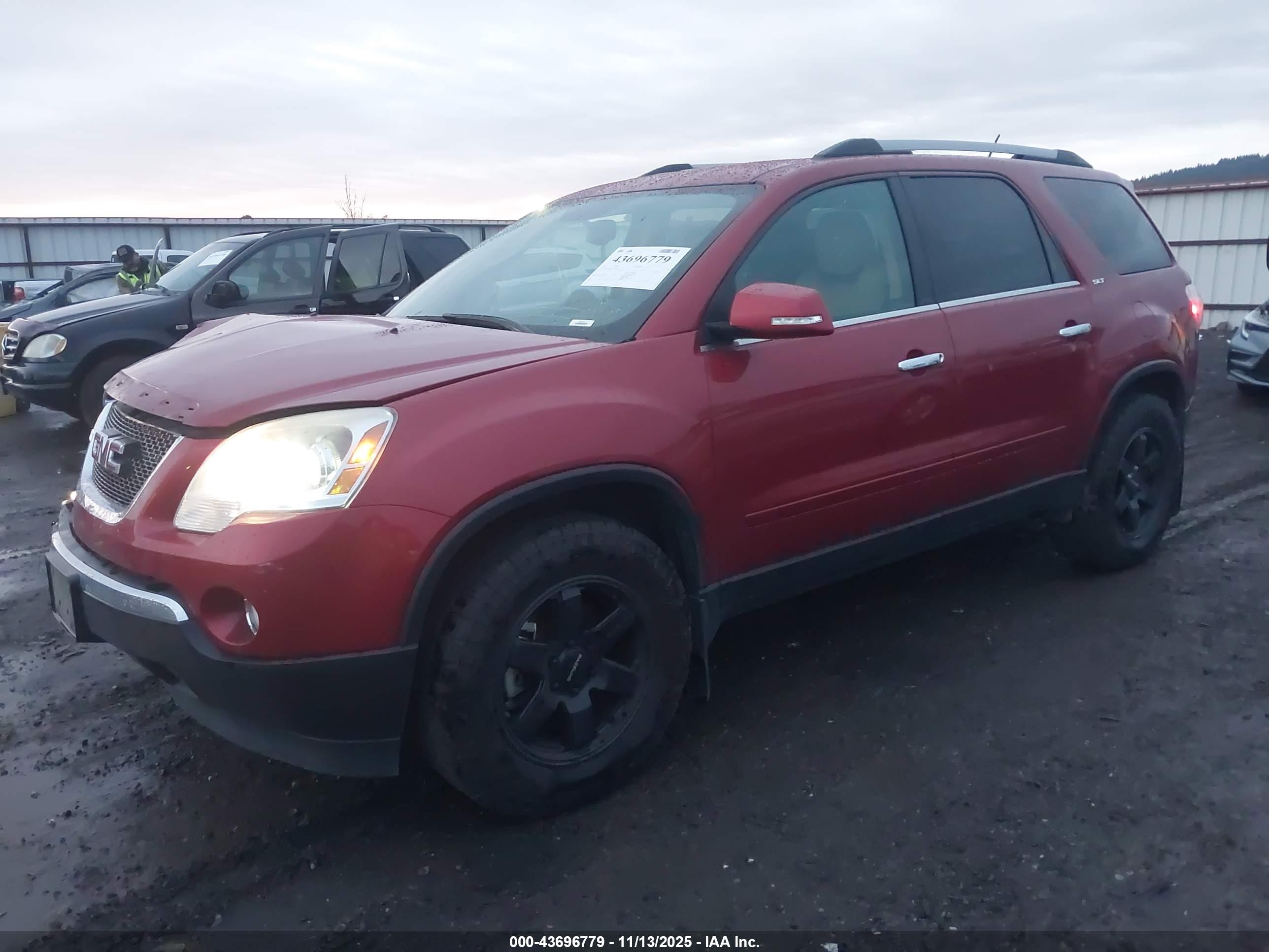 GMC ACADIA image 2