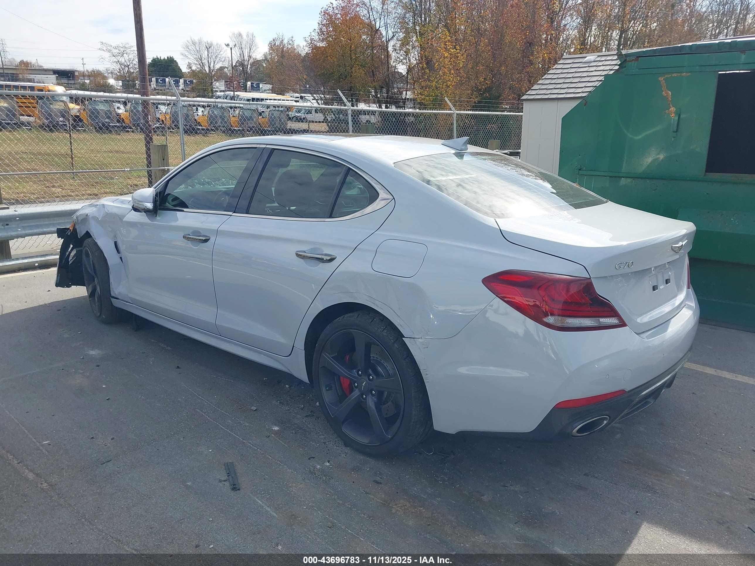 GENESIS G70 image 3